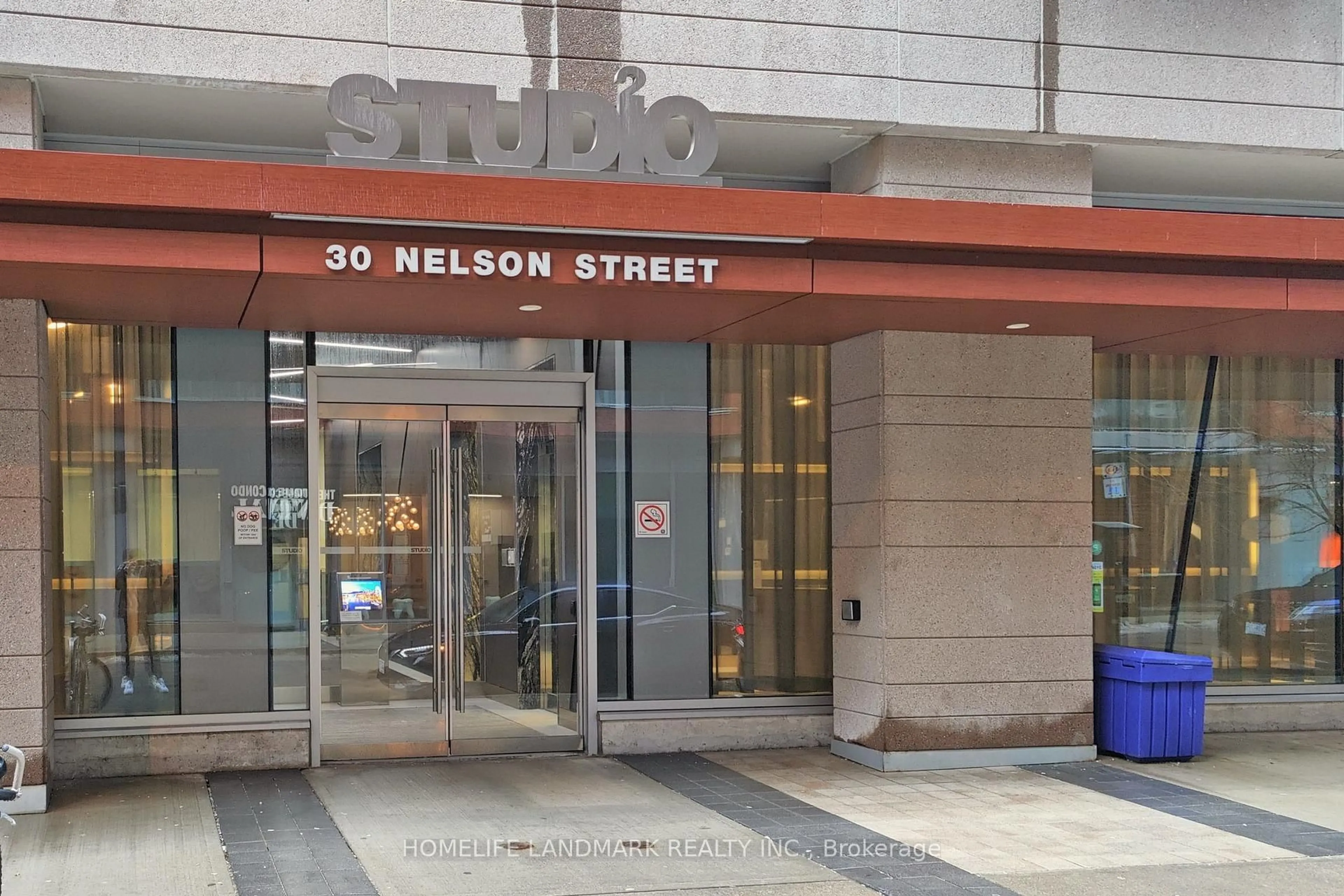 Indoor foyer for 30 Nelson St #1106, Toronto Ontario M5V 0H5
