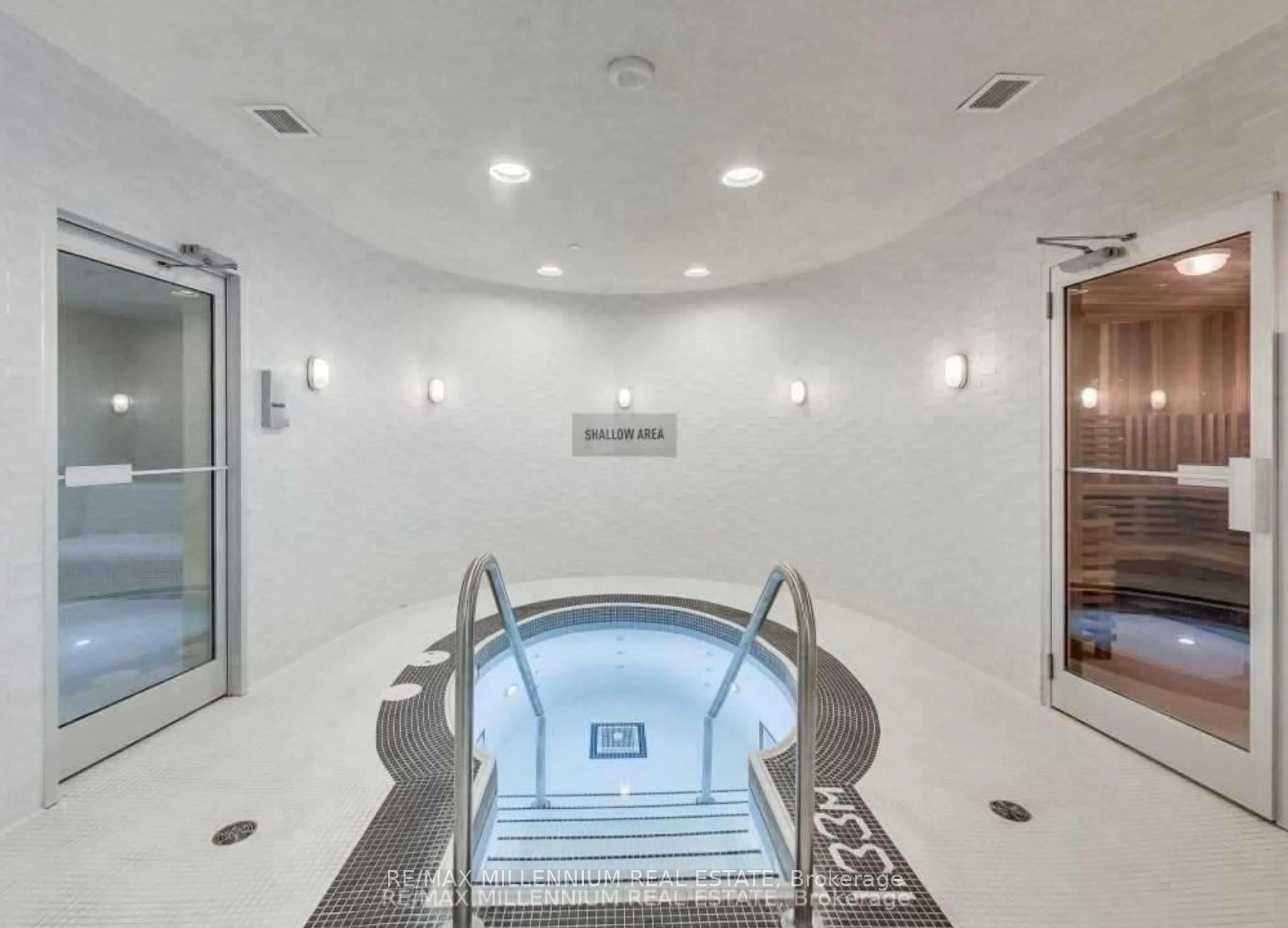 Indoor foyer for 14 York St #3612, Toronto Ontario M5J 2Z2
