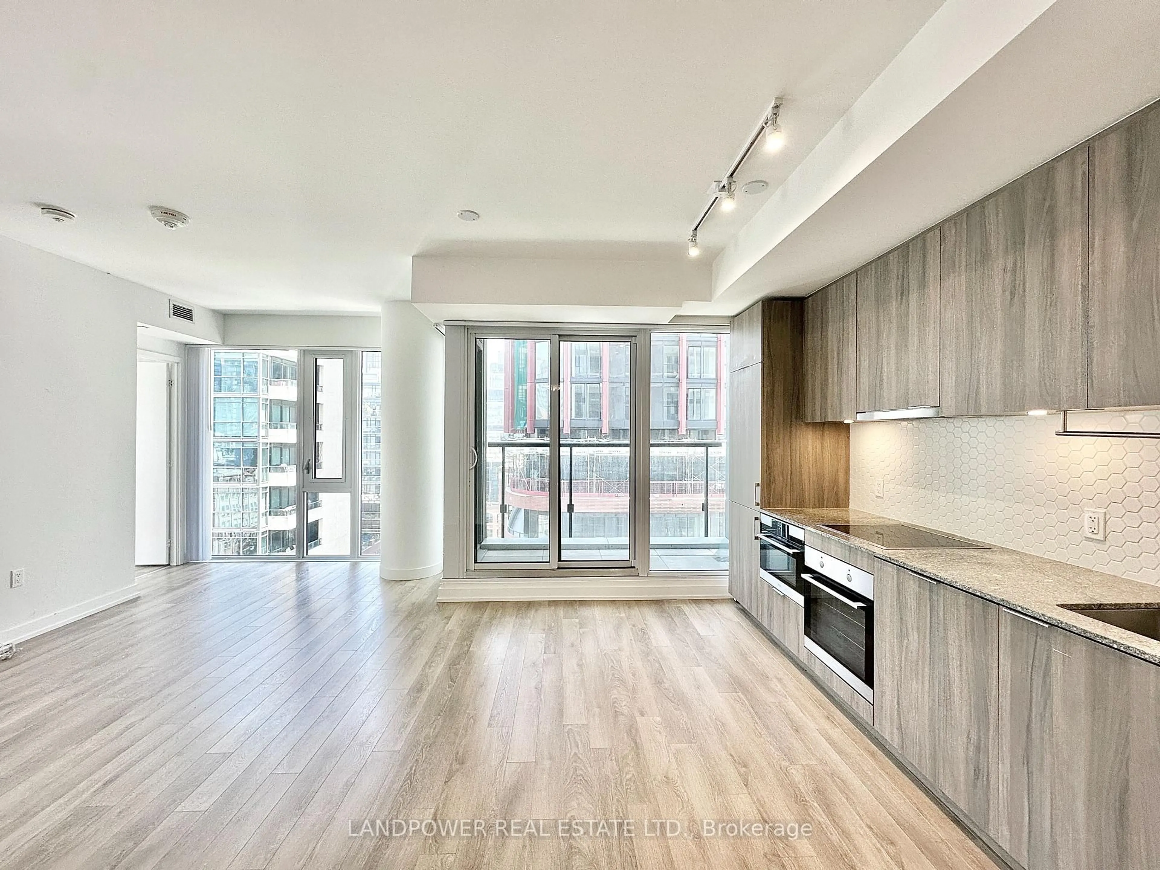 Open concept kitchen, unknown for 158 Front St #1112, Toronto Ontario M5A 0K9