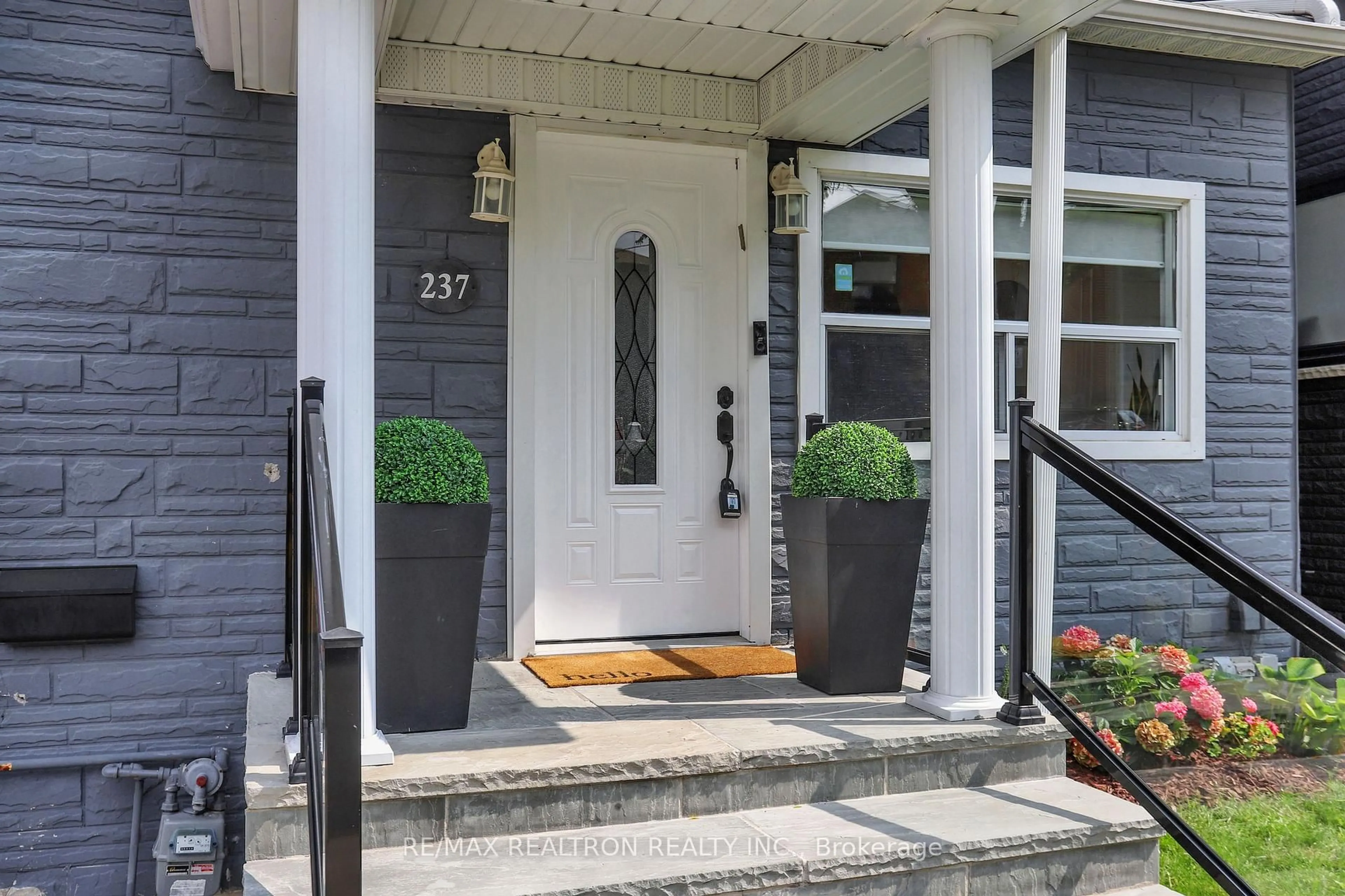 Indoor entryway for 237 Winnett Ave, Toronto Ontario M6C 3L8