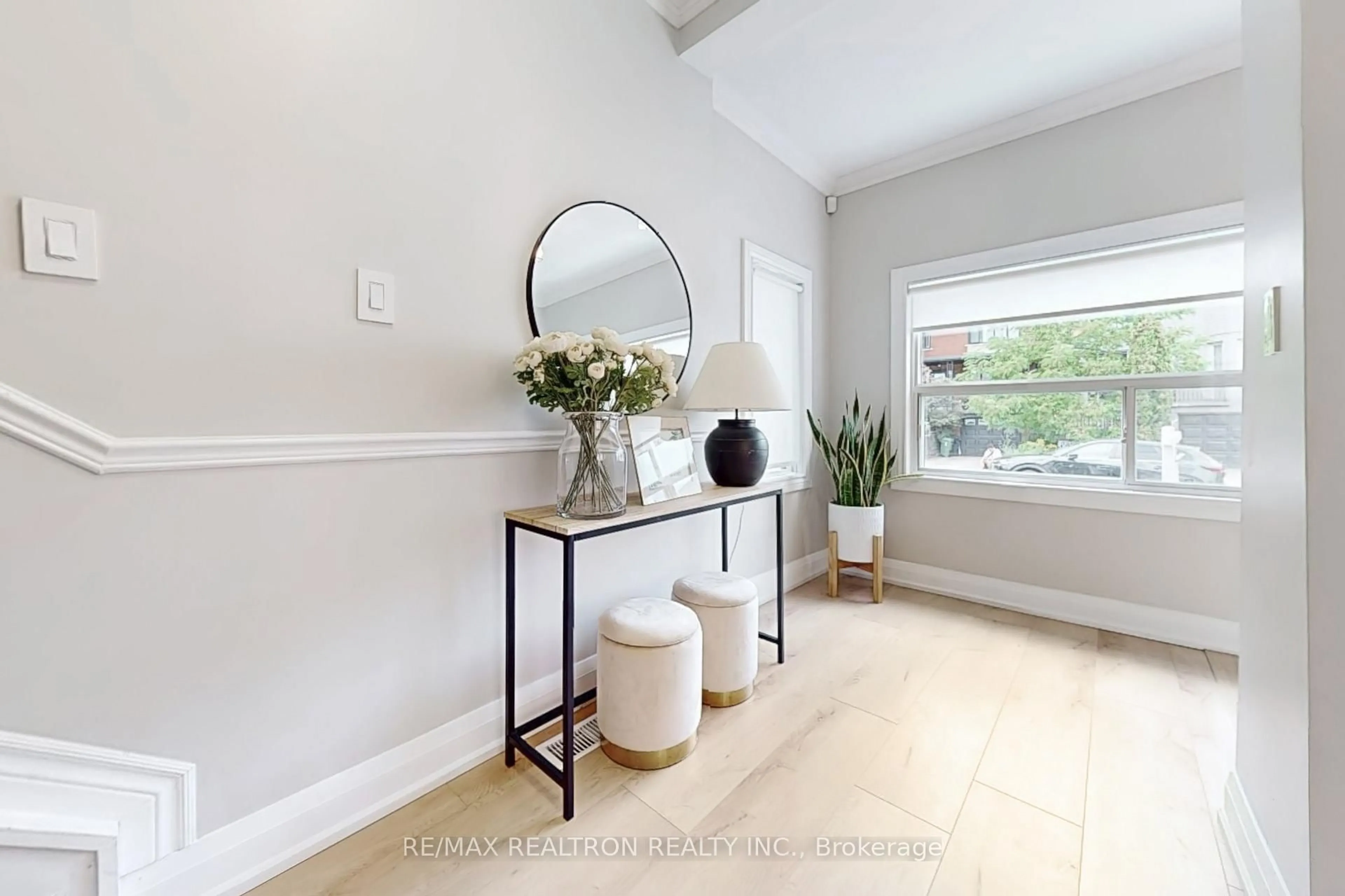 Indoor entryway for 237 Winnett Ave, Toronto Ontario M6C 3L8