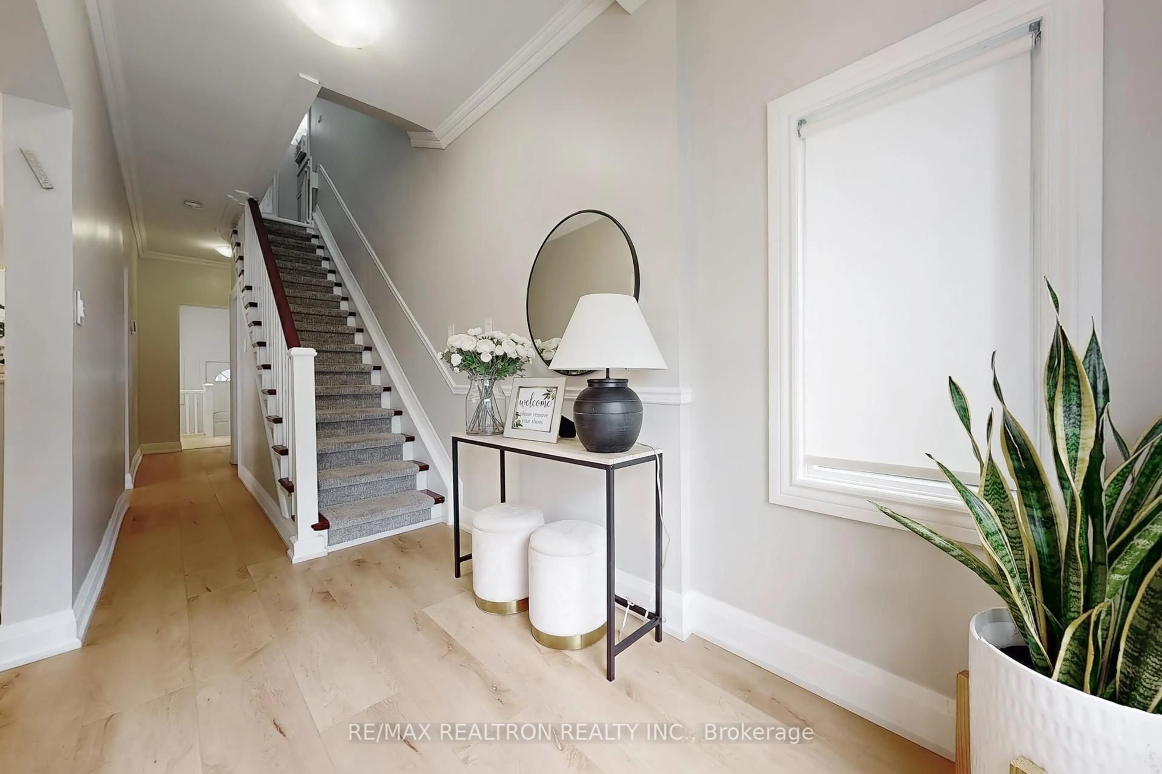 Indoor entryway for 237 Winnett Ave, Toronto Ontario M6C 3L8