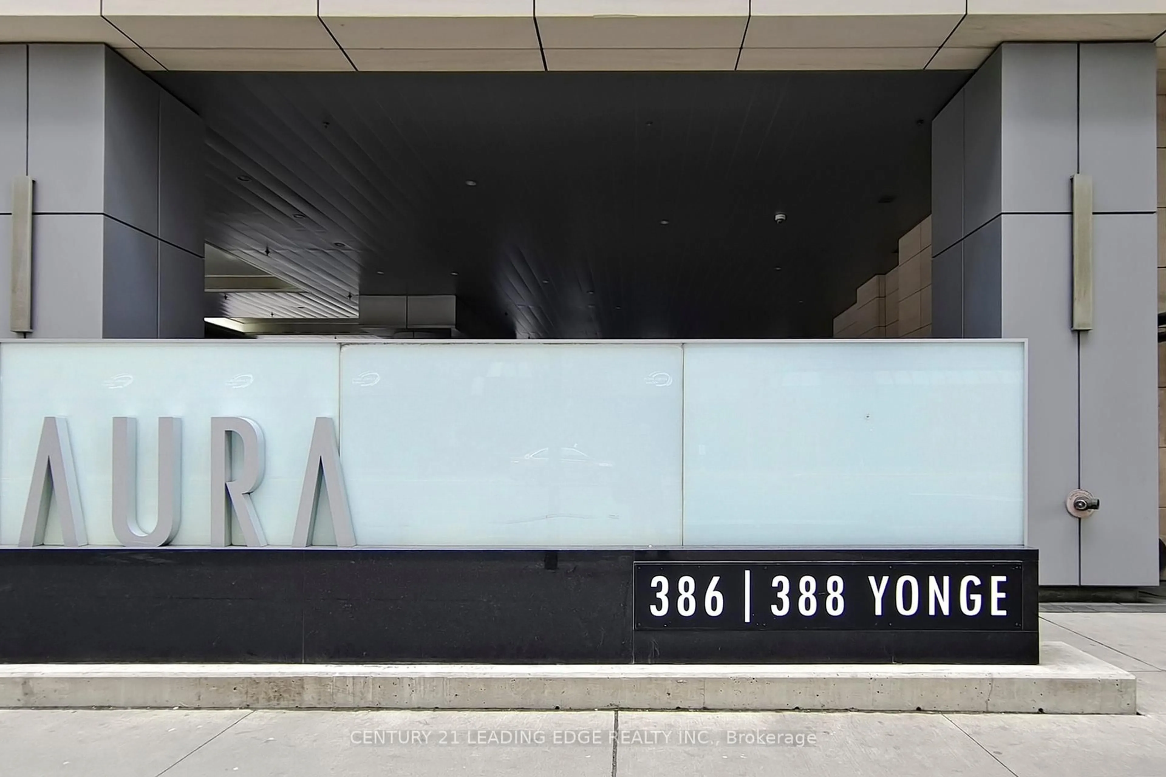 Indoor foyer for 386 Yonge St #1904, Toronto Ontario M5B 0A5