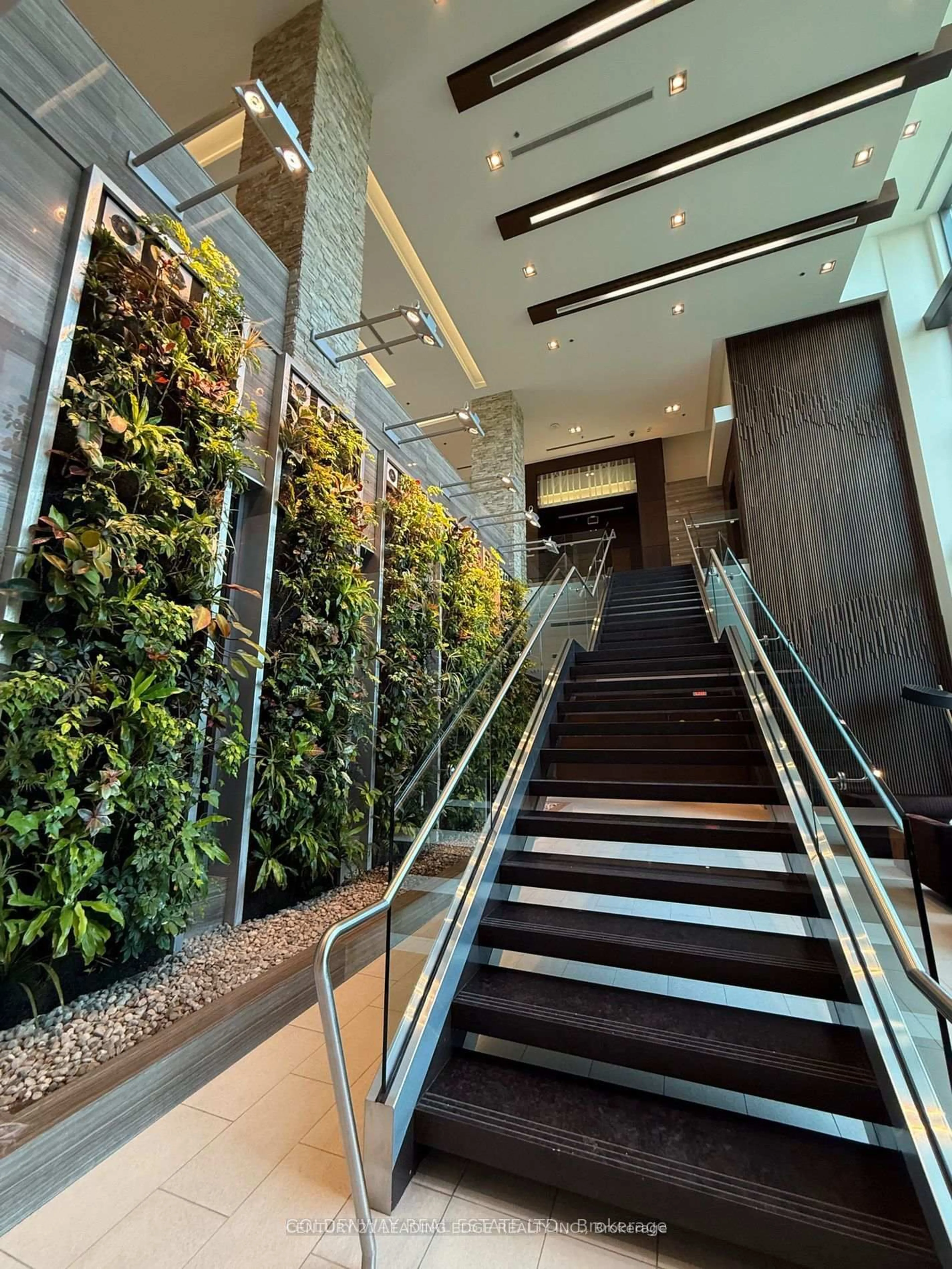 Indoor foyer for 35 Brian Peck Cres #914, Toronto Ontario M4G 0A5