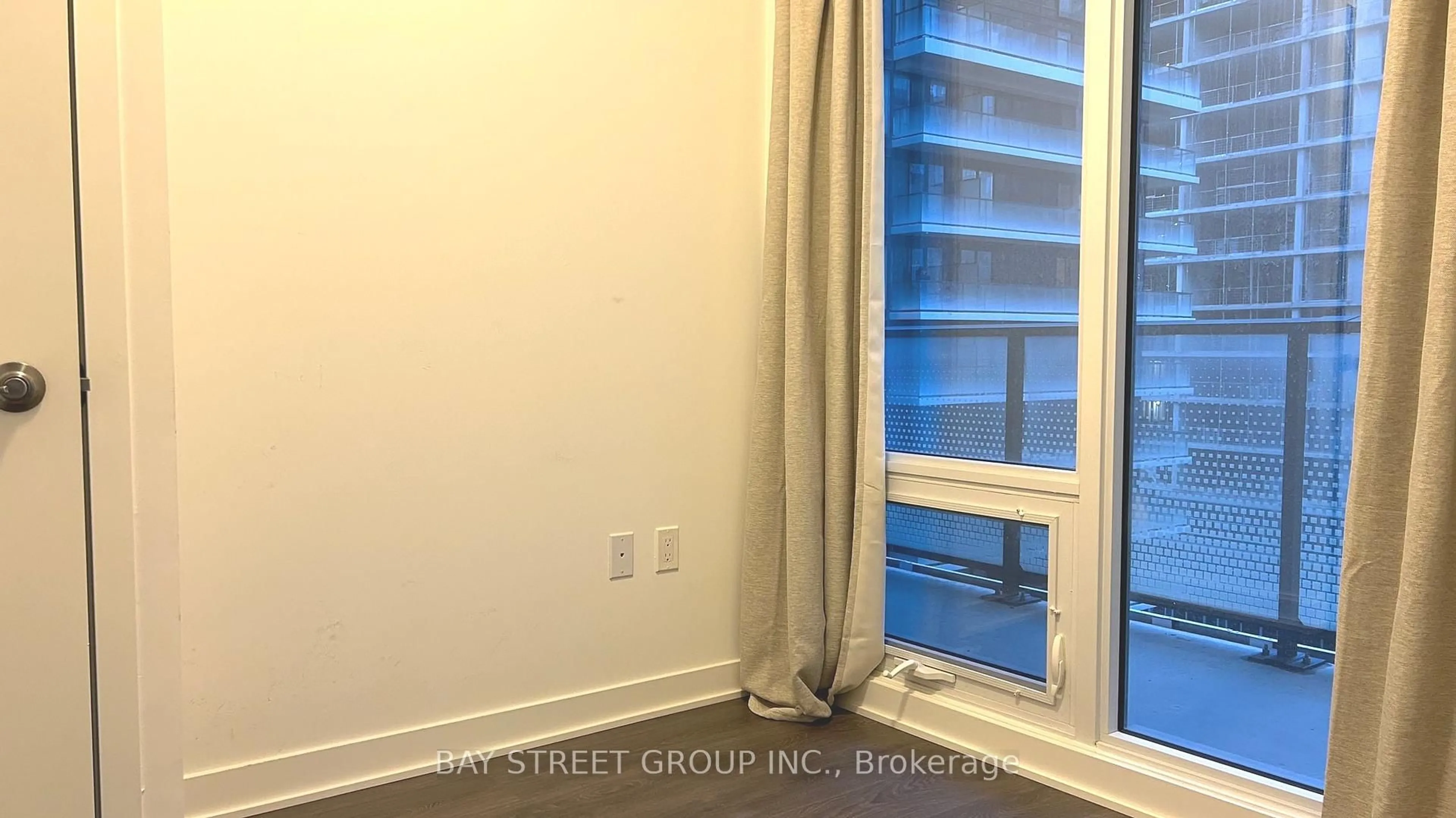 A pic of a room for 115 Blue Jays Way #1602, Toronto Ontario M5V 0N4
