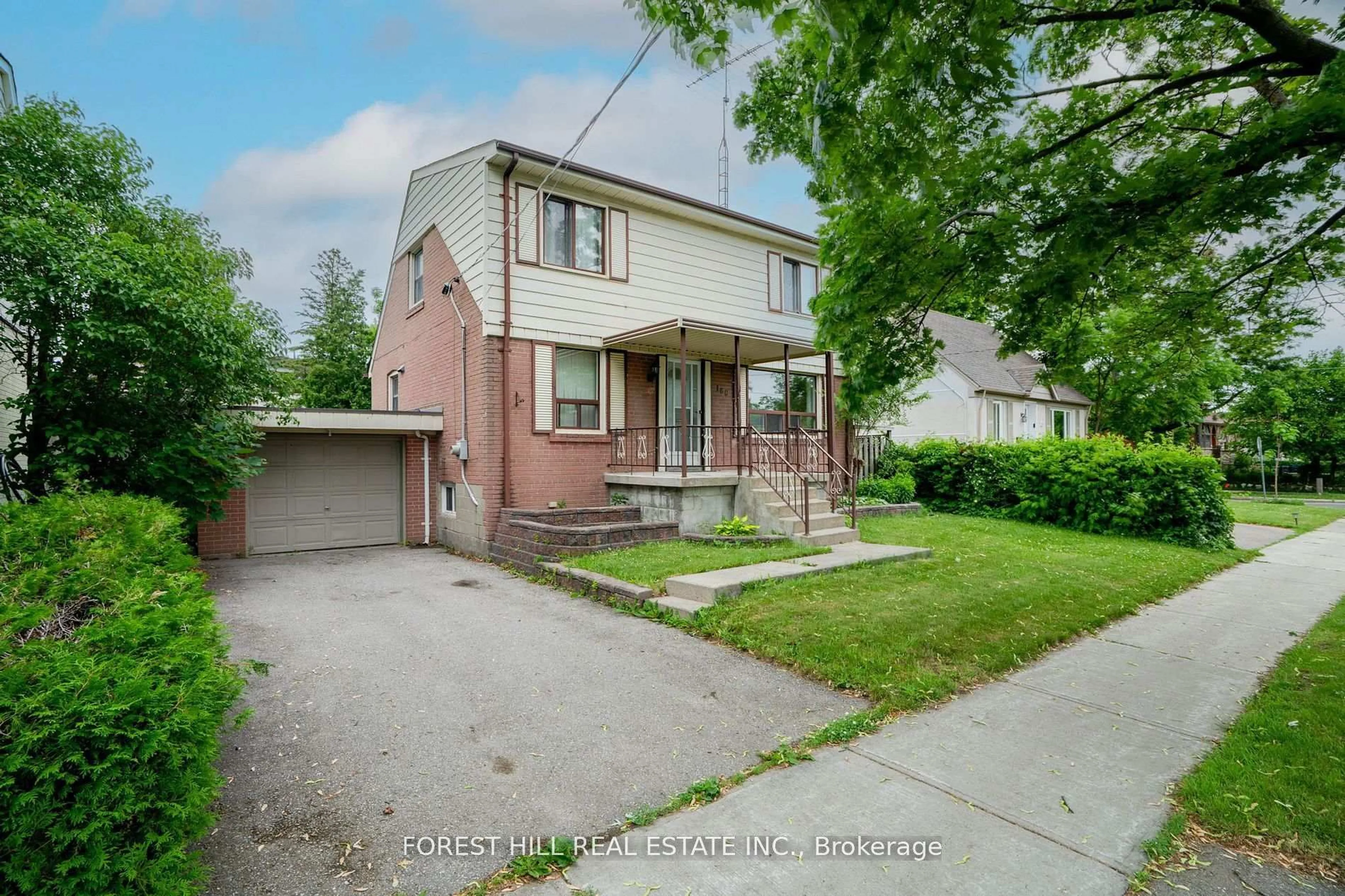A pic from outside/outdoor area/front of a property/back of a property/a pic from drone, street for 160 Pleasant Ave, Toronto Ontario M2M 1M3