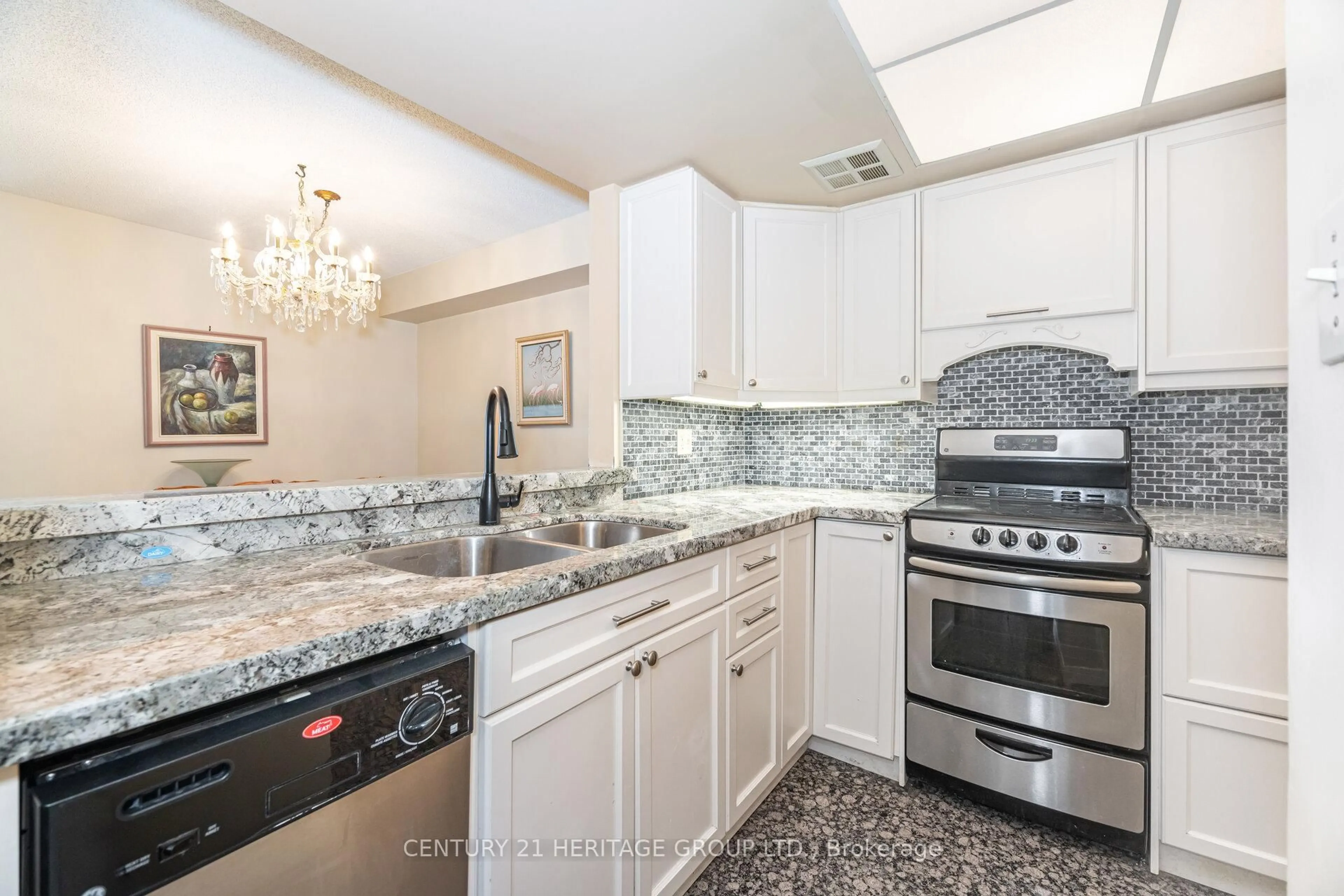 Open concept kitchen, ceramic/tile floor for 10 Torresdale Ave #910, Toronto Ontario M2R 3V8