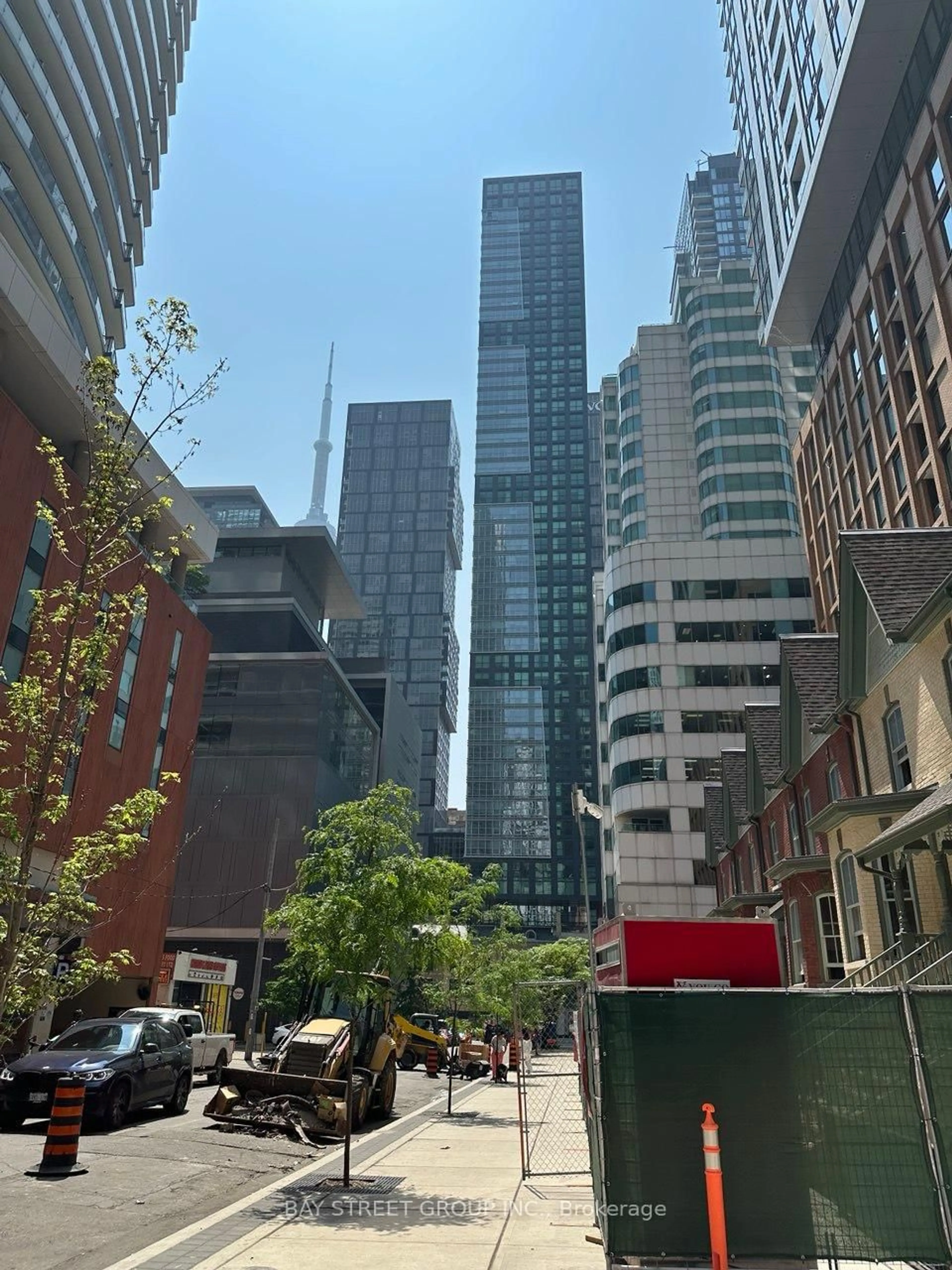 Unknown for 327 King St #703, Toronto Ontario M5V 0W7