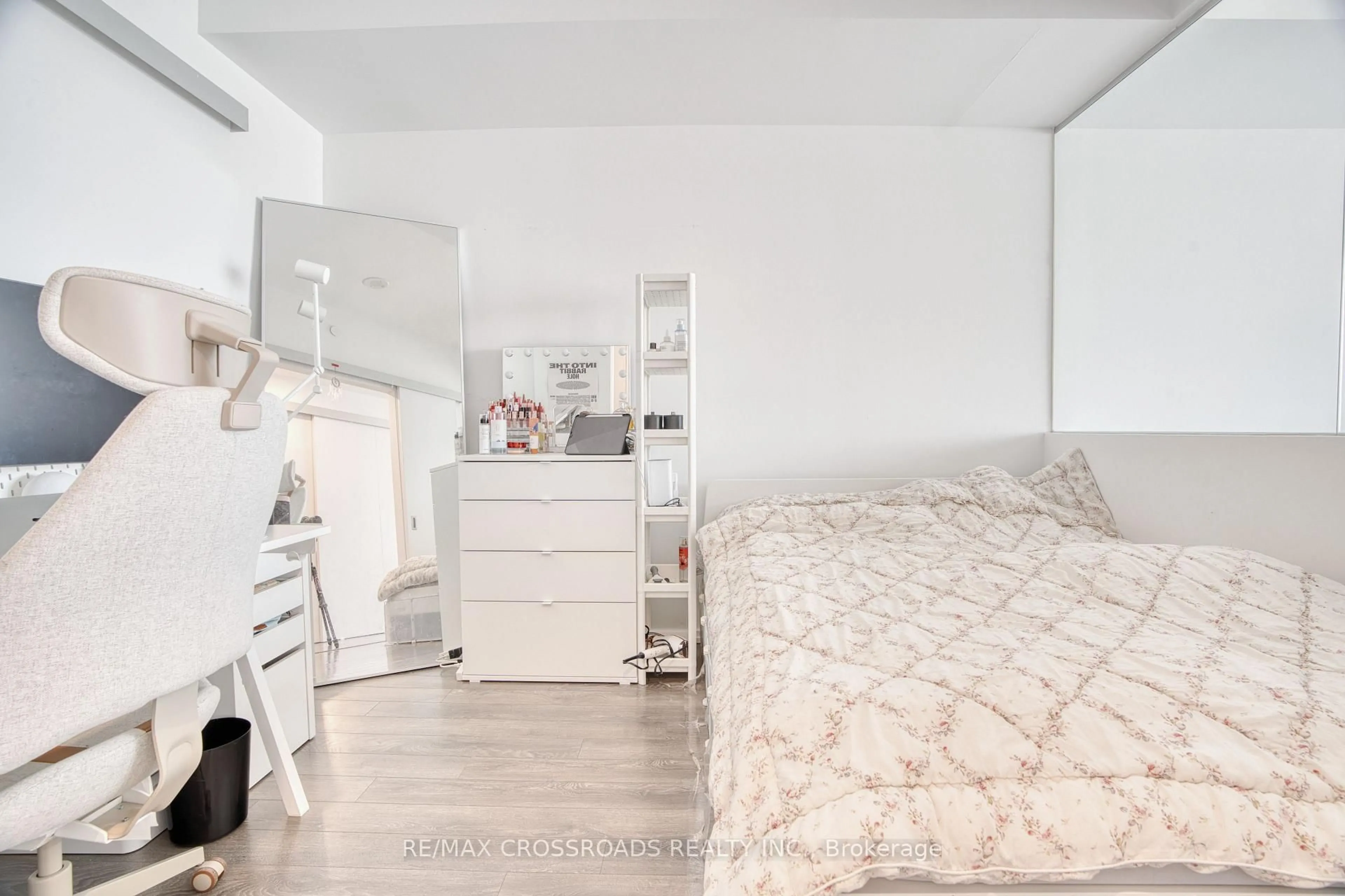 Bedroom with bed, unknown for 197 Yonge St #1510, Toronto Ontario M5B 0C1