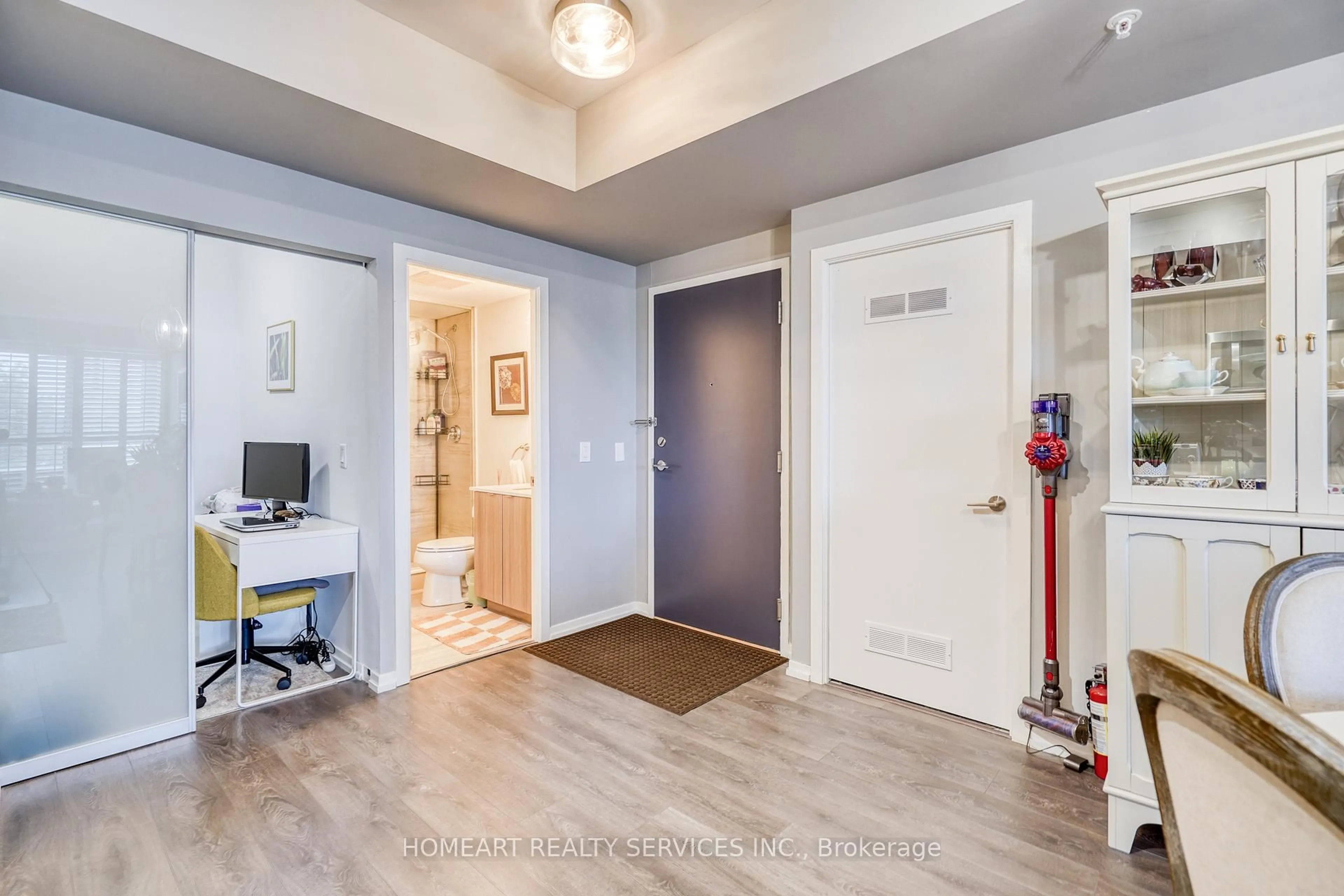 Indoor entryway for 3237 Bayview Ave #315, Toronto Ontario M2K 2J7