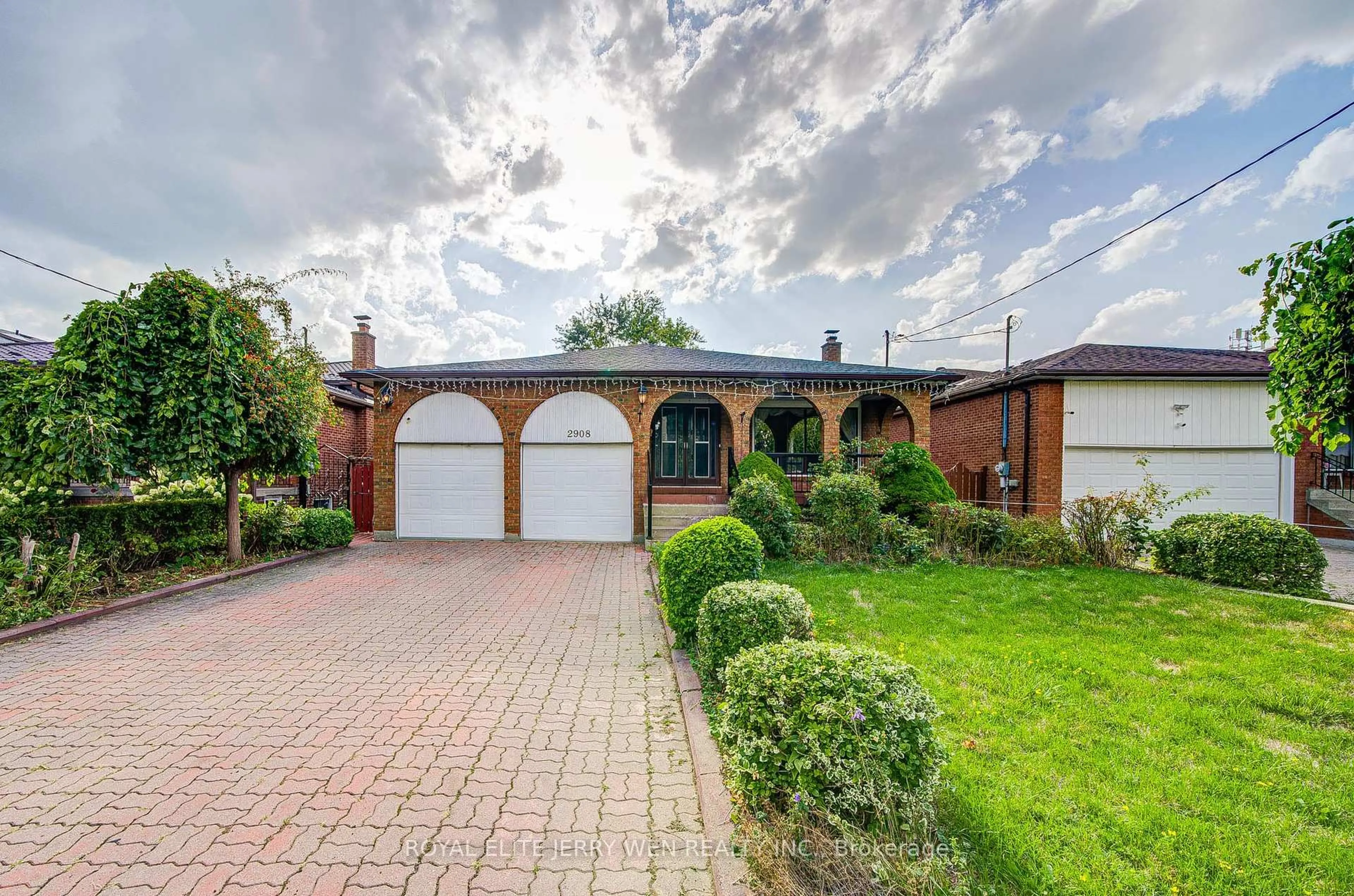 Home with brick exterior material, street for 2908 Victoria Park Ave, Toronto Ontario M2J 4B1