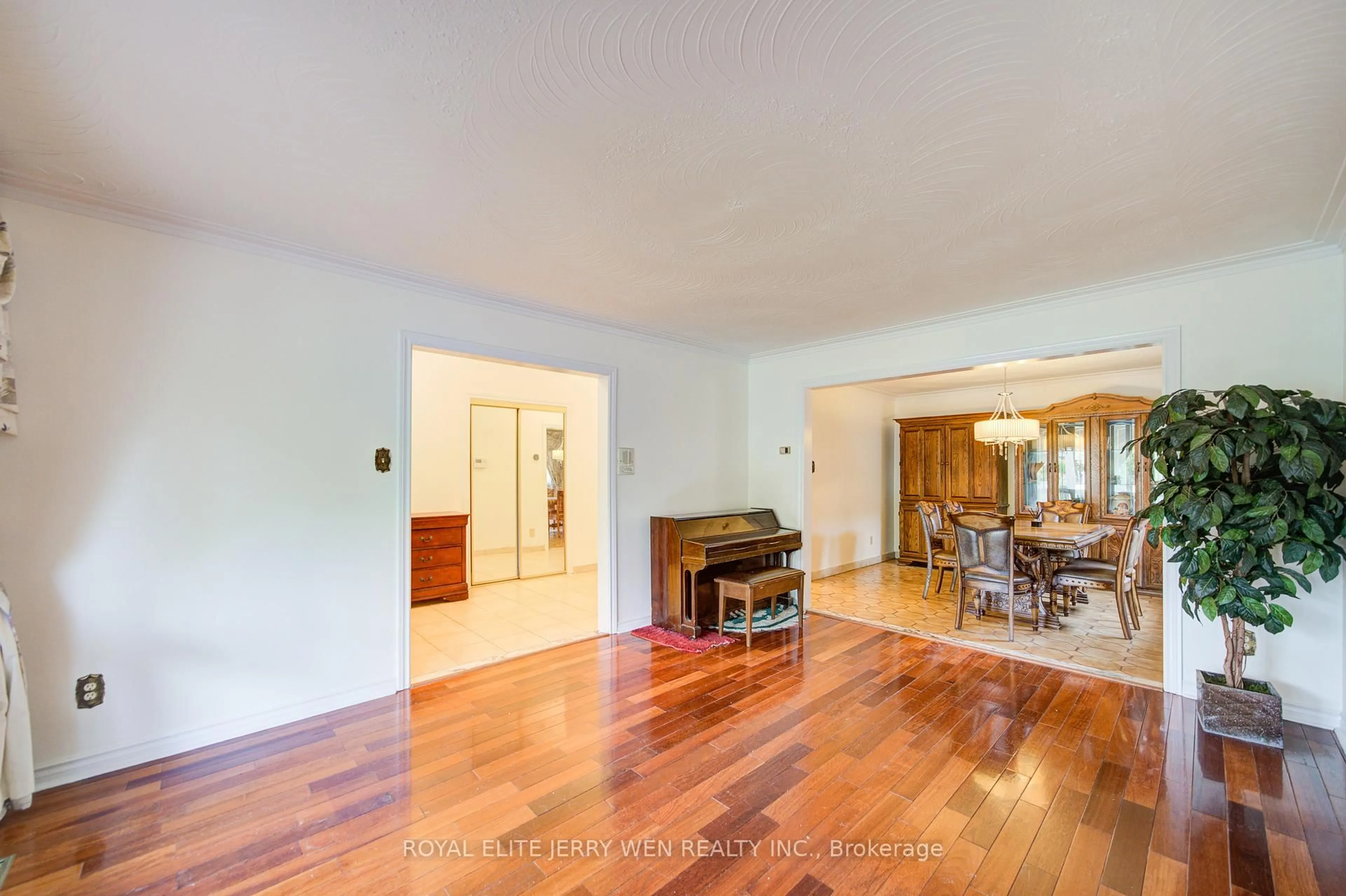 Unknown for 2908 Victoria Park Ave, Toronto Ontario M2J 4B1
