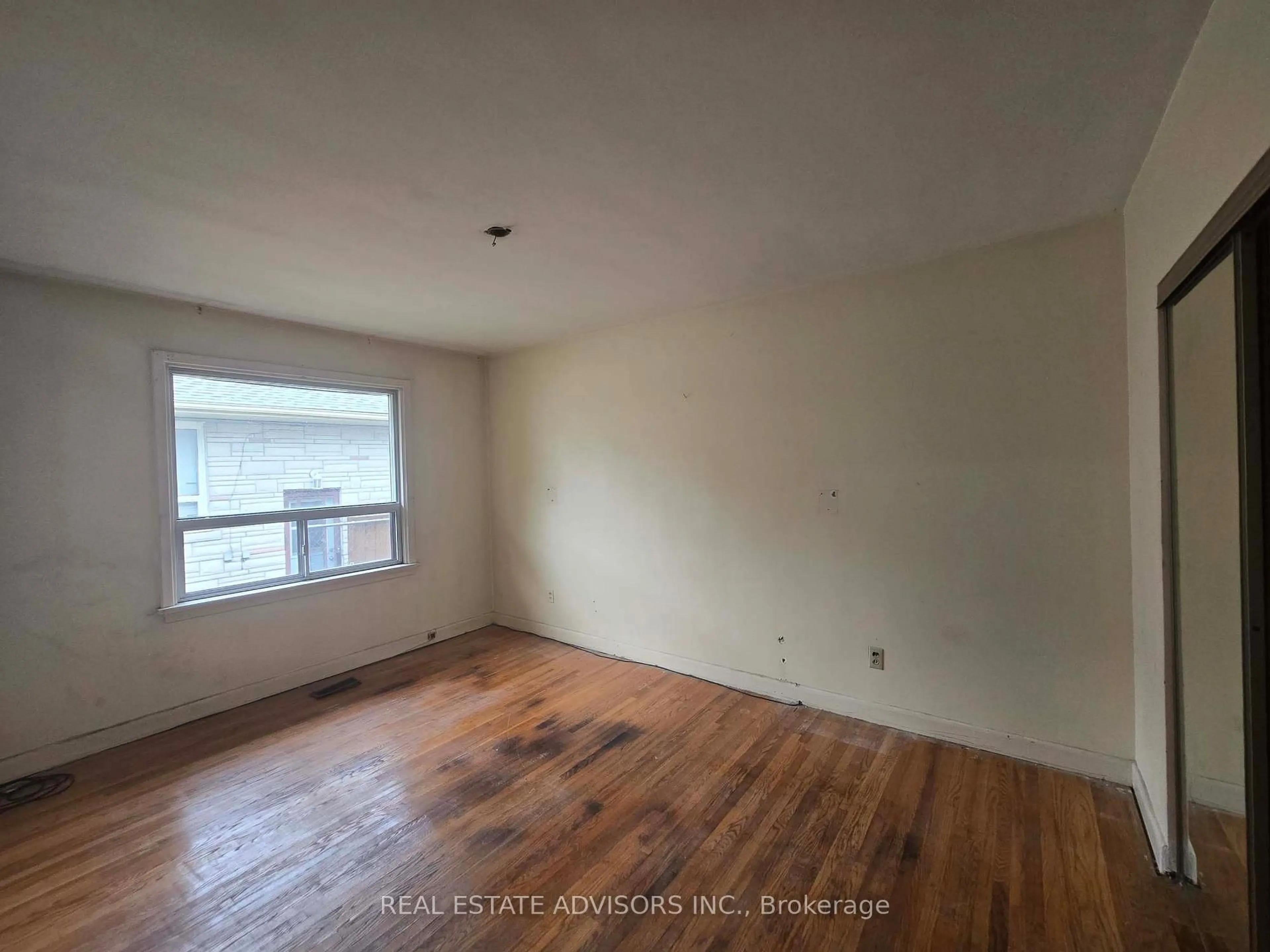 A pic of a room for 8 Virgilwood Dr, Toronto Ontario M2R 2B1