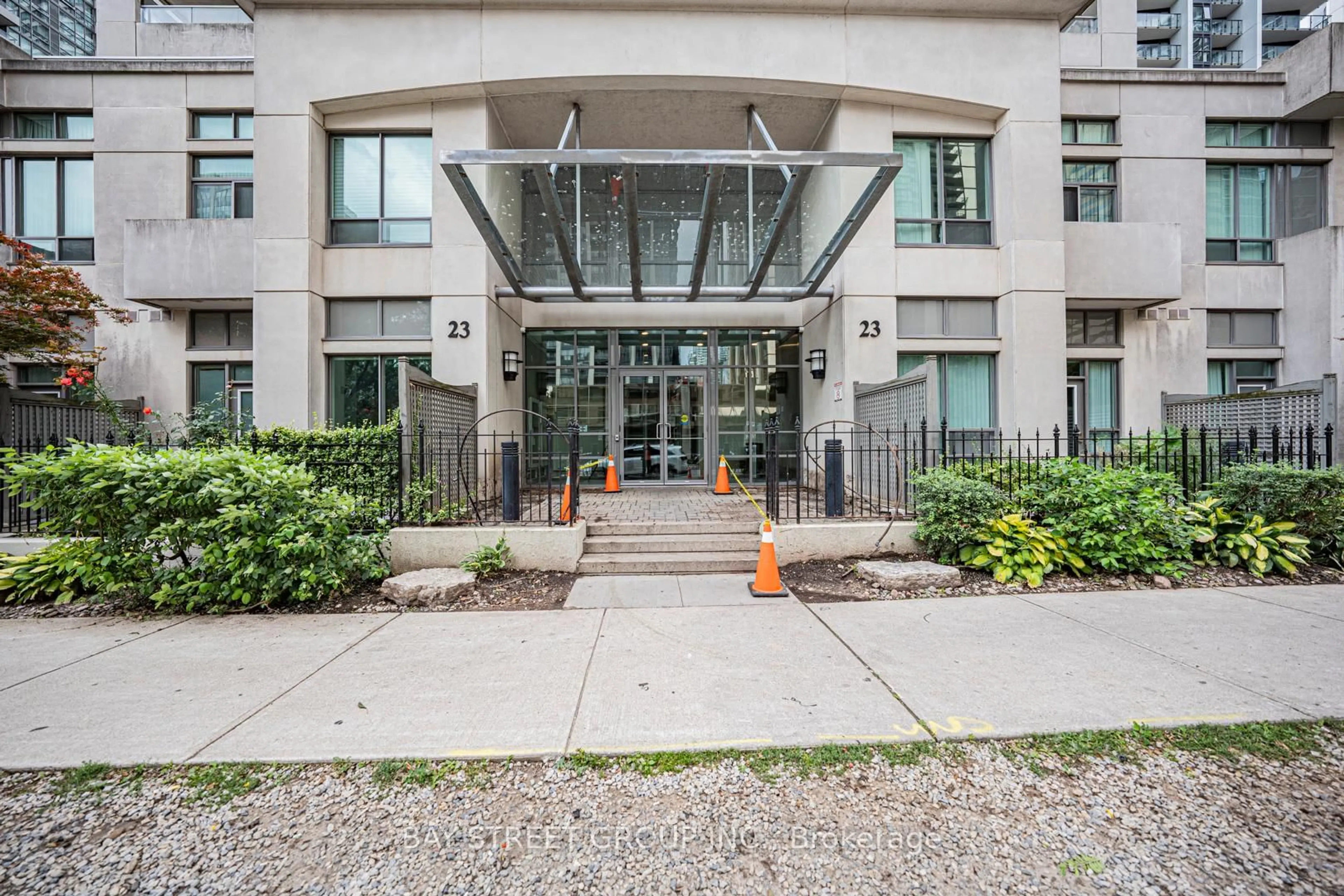 Indoor foyer for 23 Hollywood Ave #3802, Toronto Ontario M2N 7L8
