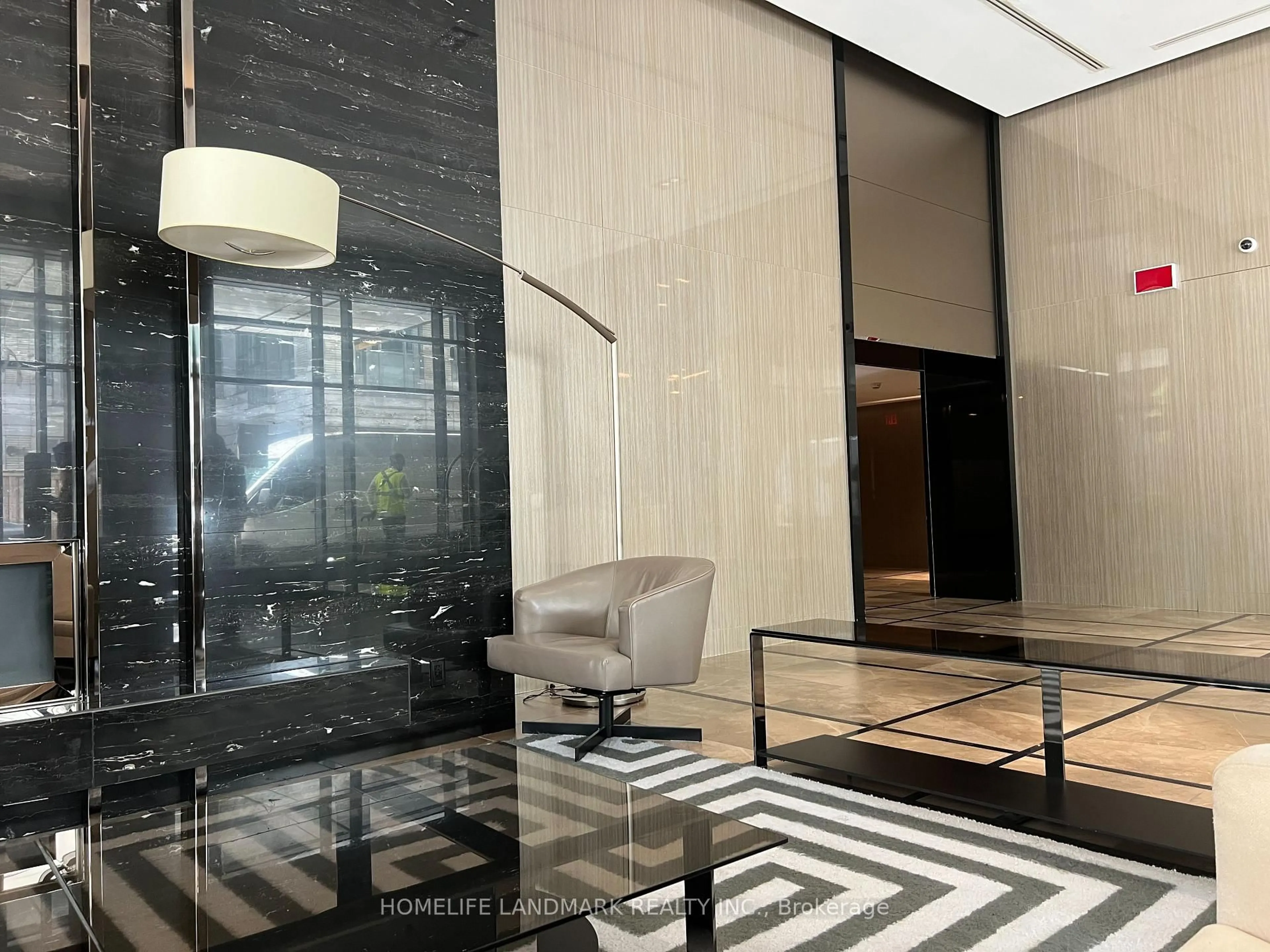 Indoor foyer for 89 Dunfield Ave #807, Toronto Ontario M4S 0A4