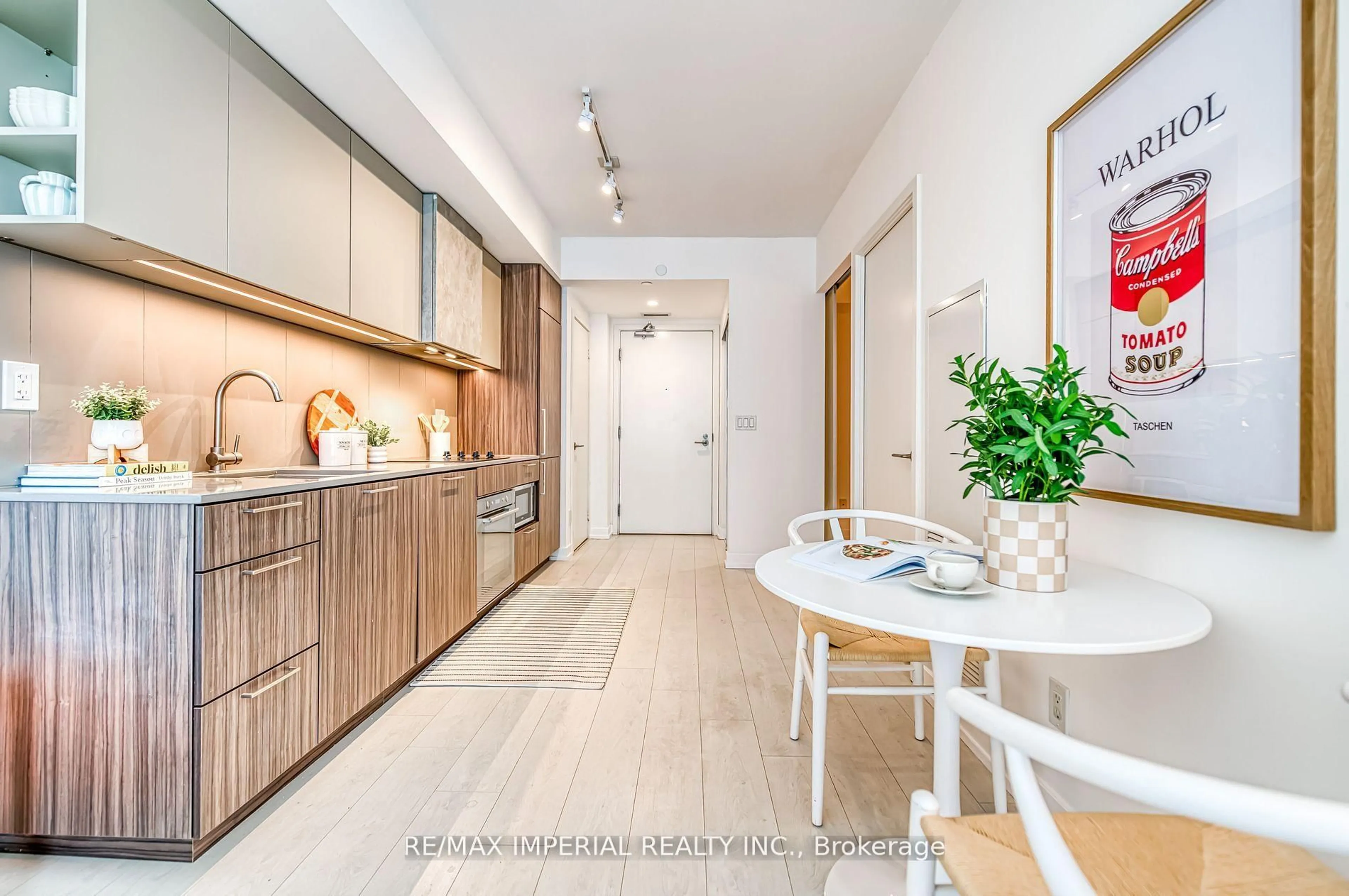 Contemporary kitchen, ceramic/tile floor for 19 WESTERN BATTERY Rd #3202, Toronto Ontario M6K 0E3