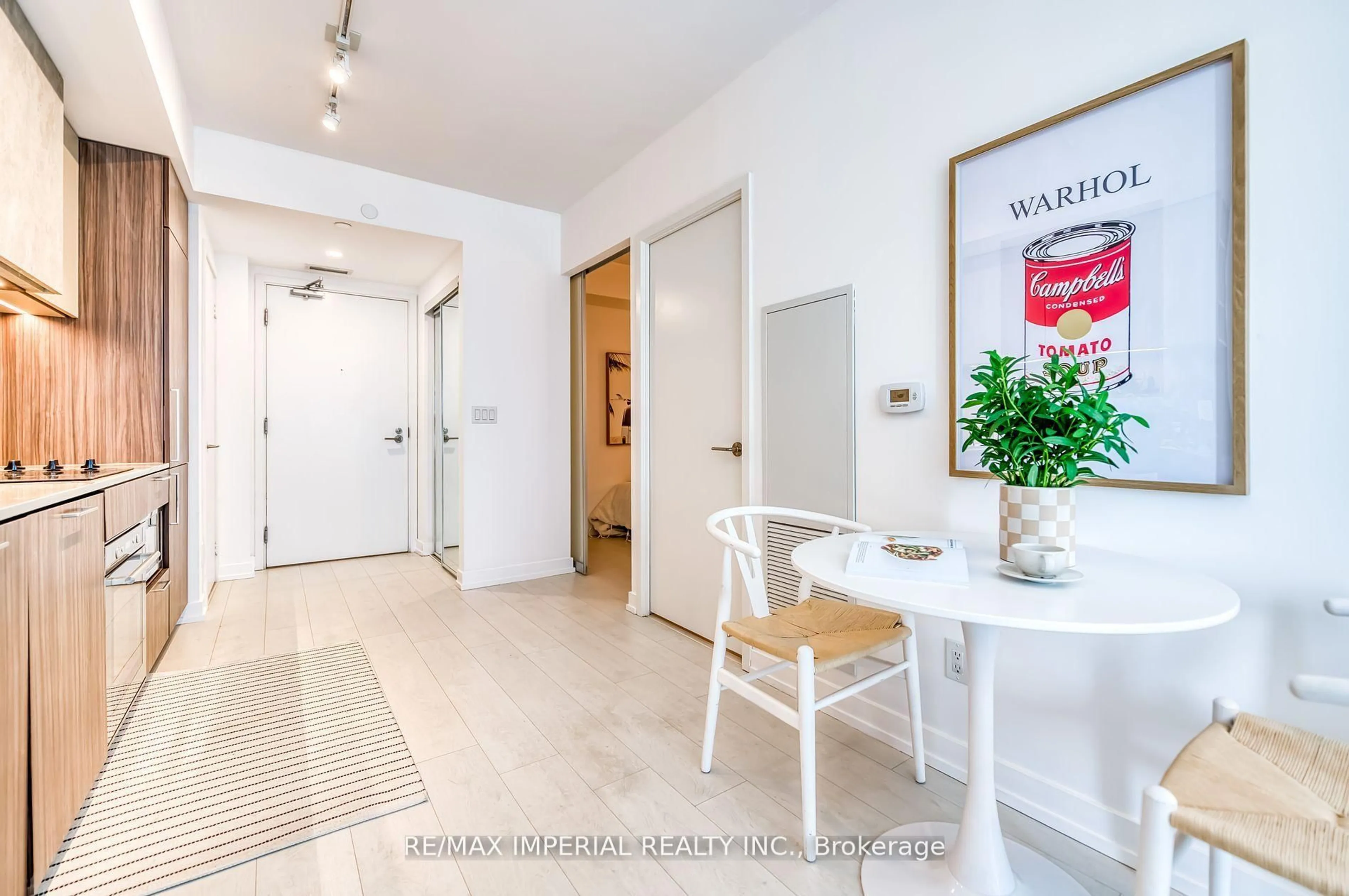 Indoor entryway for 19 WESTERN BATTERY Rd #3202, Toronto Ontario M6K 0E3