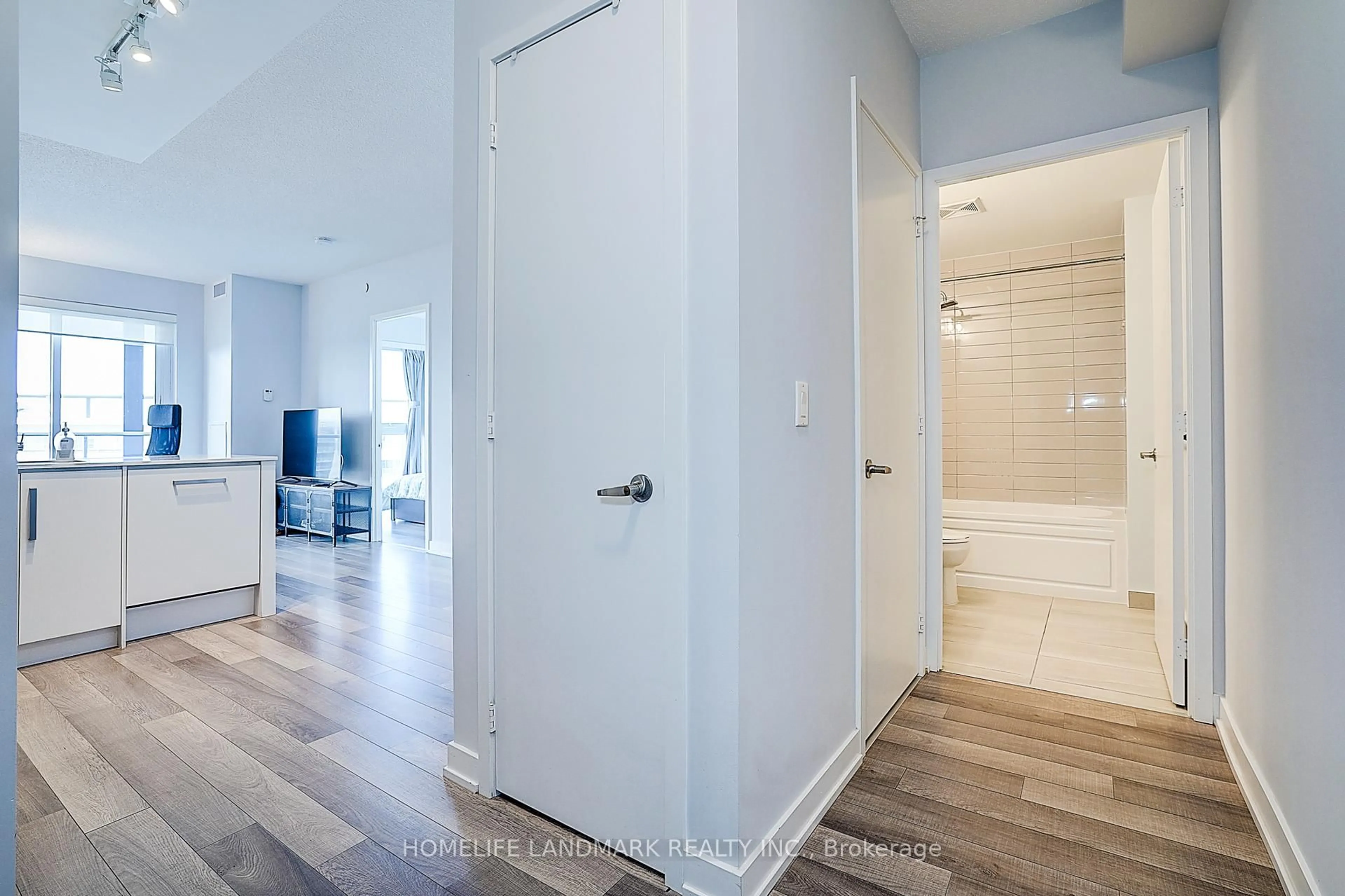 Indoor entryway for 5180 Yonge St #1312, Toronto Ontario M2N 5P6