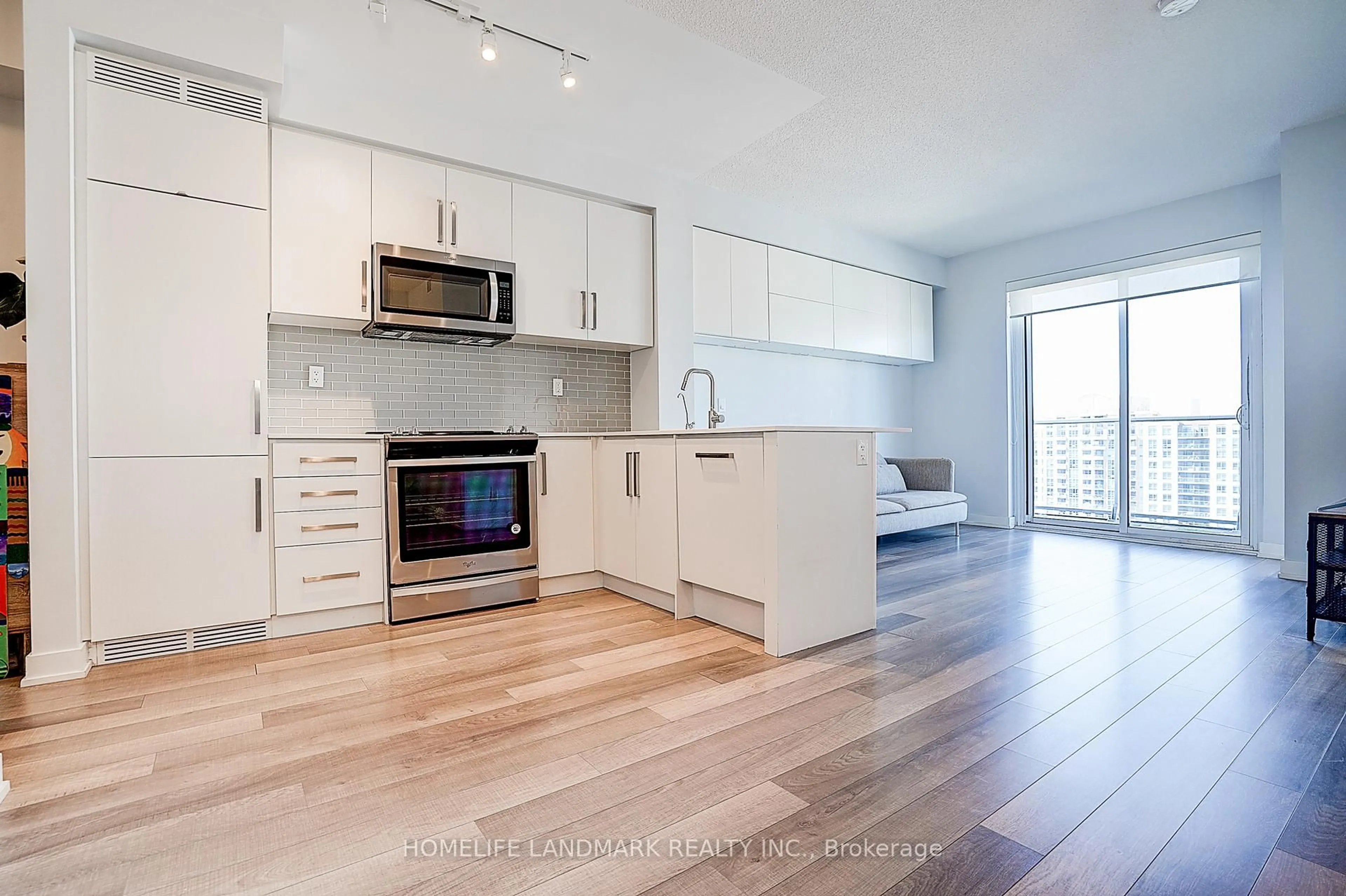 Open concept kitchen, wood/laminate floor for 5180 Yonge St #1312, Toronto Ontario M2N 5P6