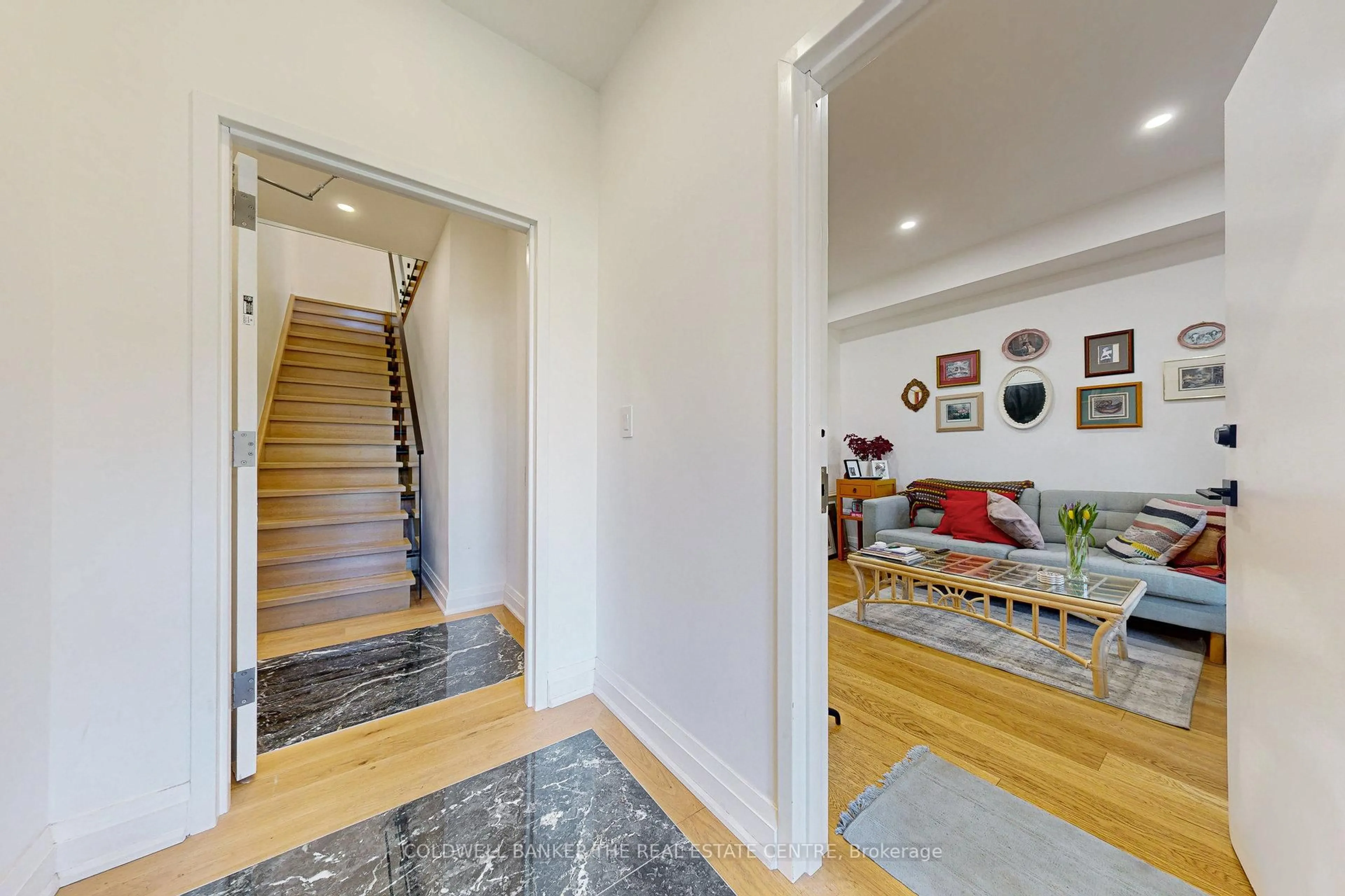 Indoor foyer for 351 Clinton St, Toronto Ontario M6G 2Y7