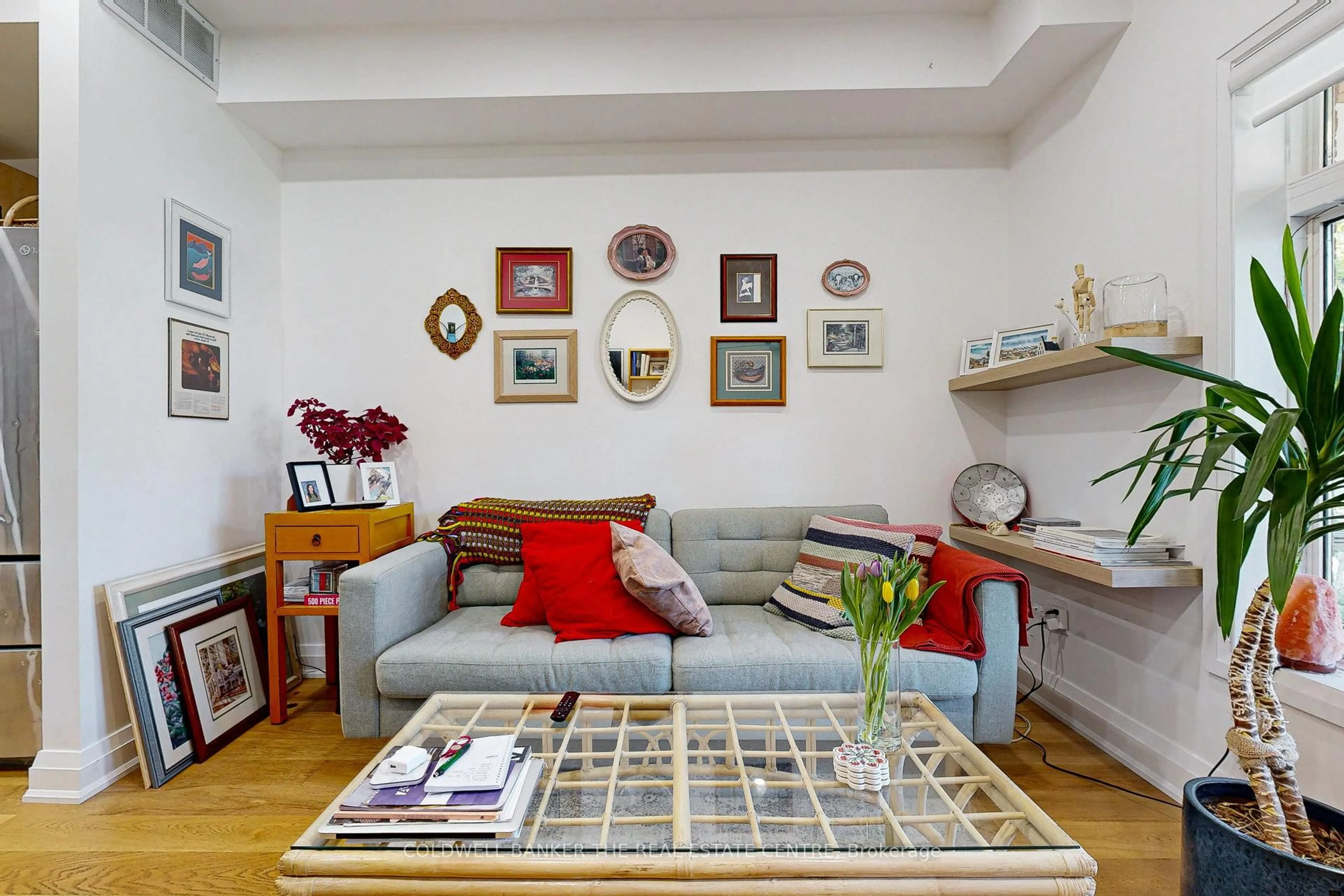 Living room with furniture, unknown for 351 Clinton St, Toronto Ontario M6G 2Y7