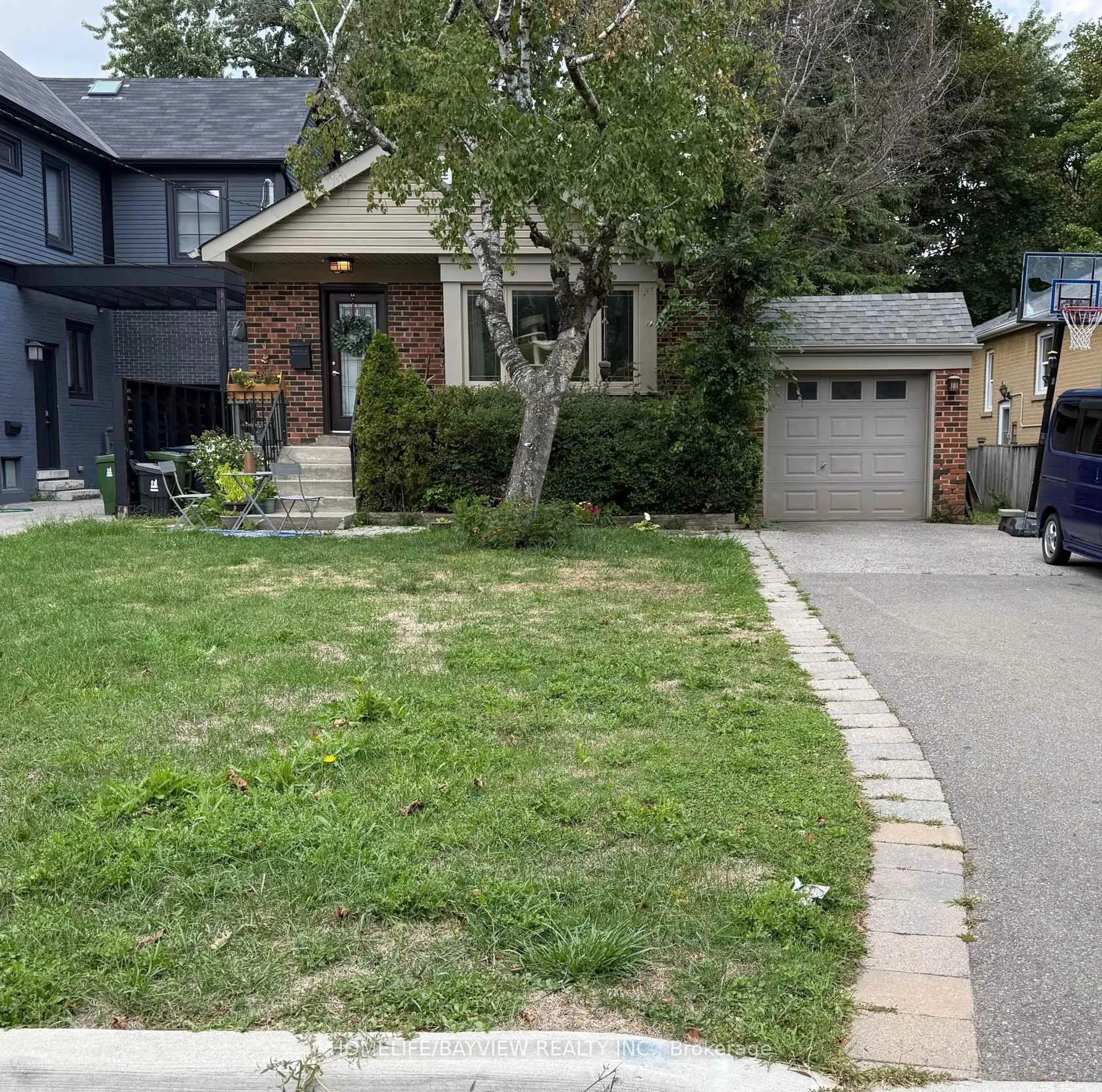 A pic from outside/outdoor area/front of a property/back of a property/a pic from drone, street for 170 Franklin Ave, Toronto Ontario M2N 1C7
