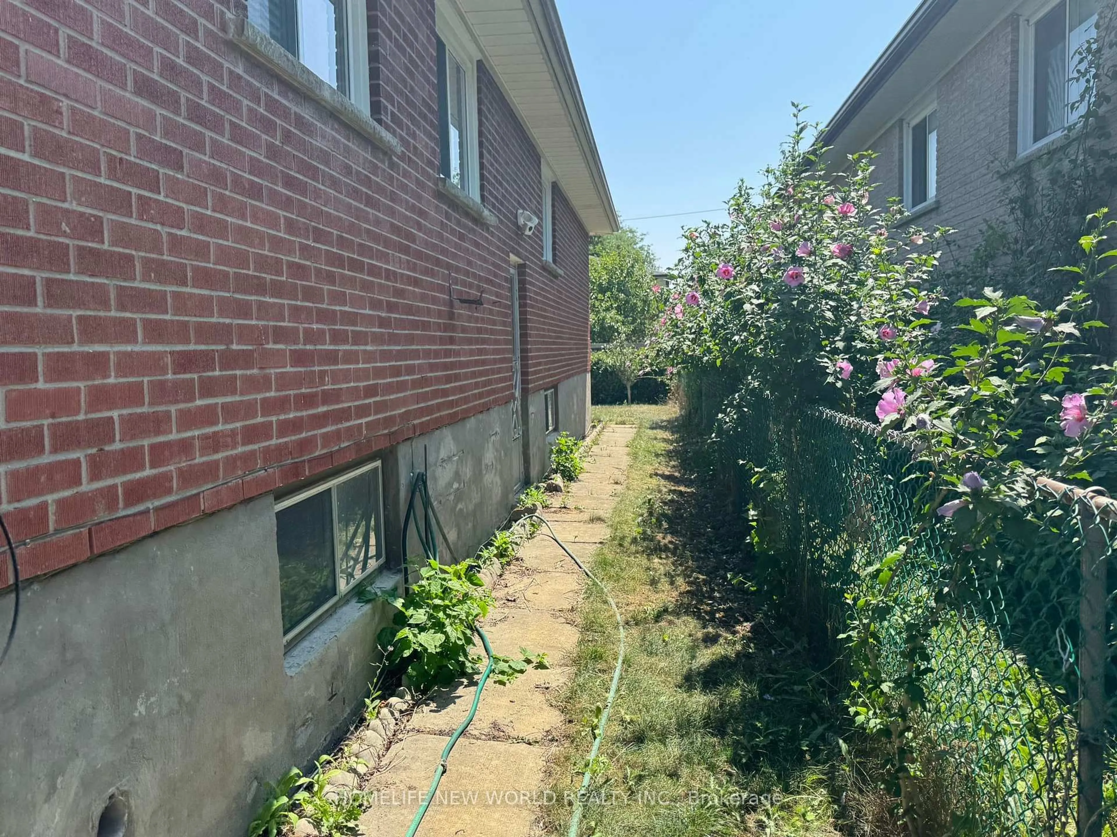 Patio, street for 5 Pindar Cres, Toronto Ontario M2J 3L3