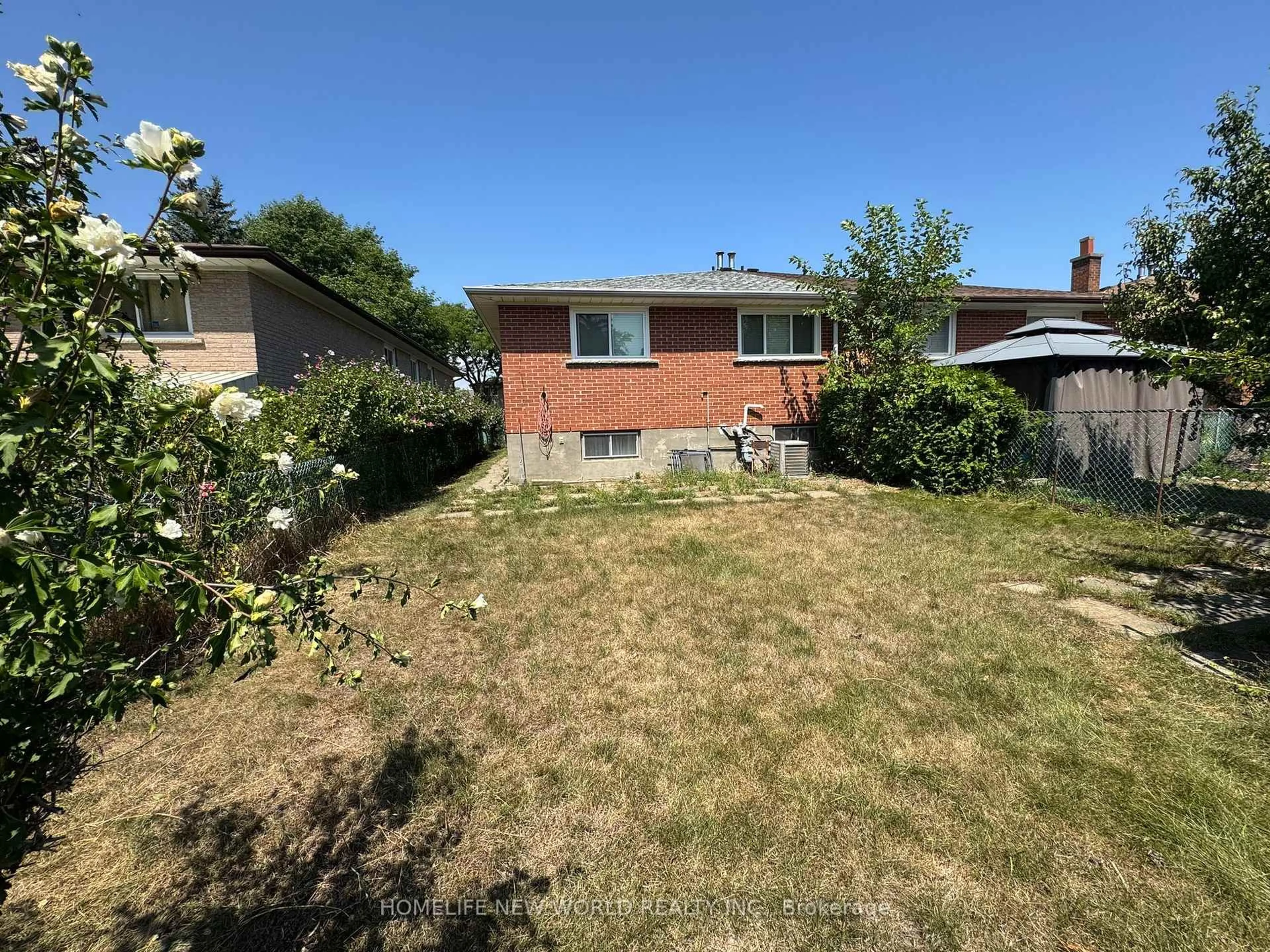 A pic from outside/outdoor area/front of a property/back of a property/a pic from drone, street for 5 Pindar Cres, Toronto Ontario M2J 3L3