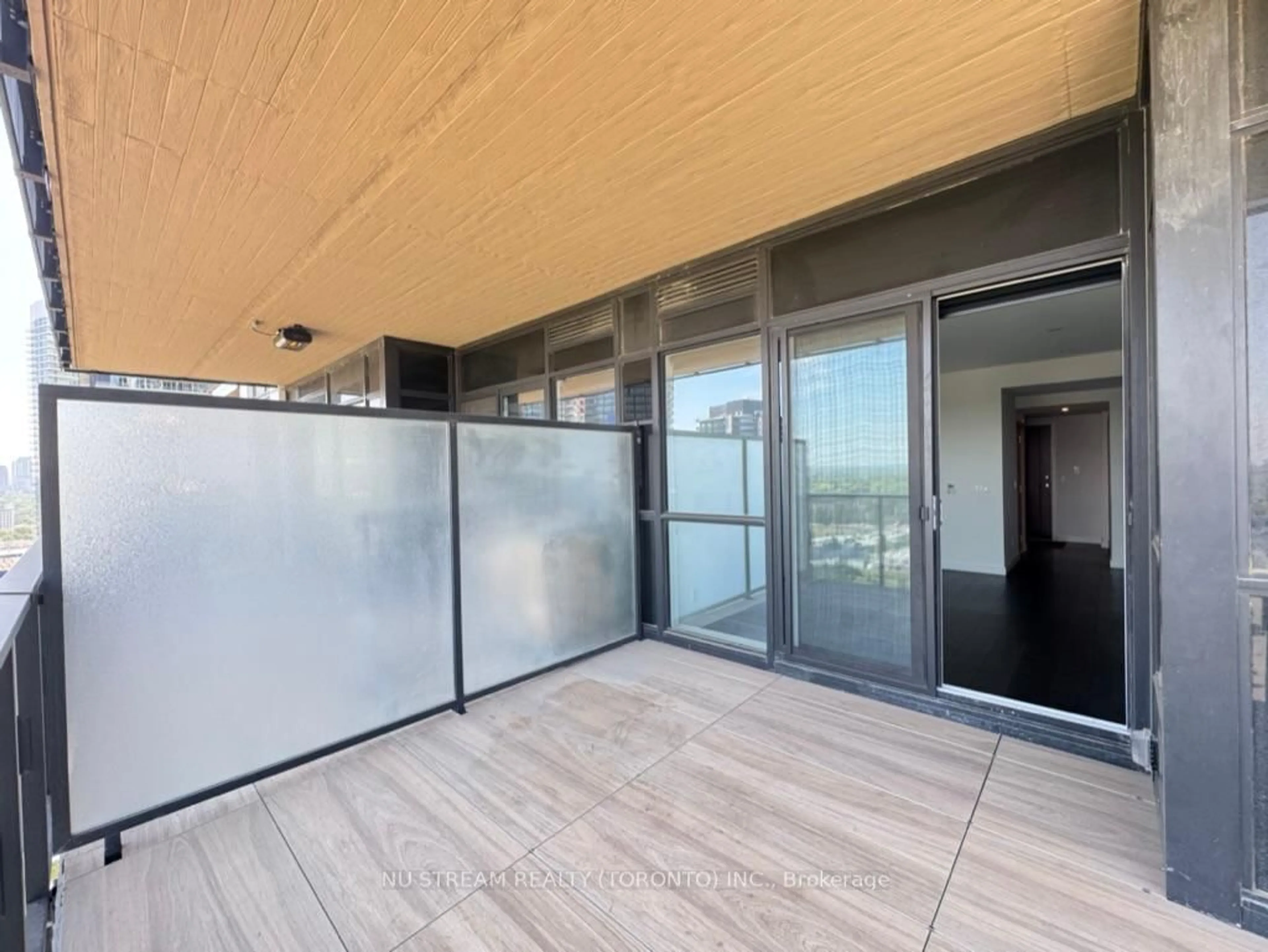Indoor foyer for 25 McMahon Dr #1510, Toronto Ontario M2K 0J1