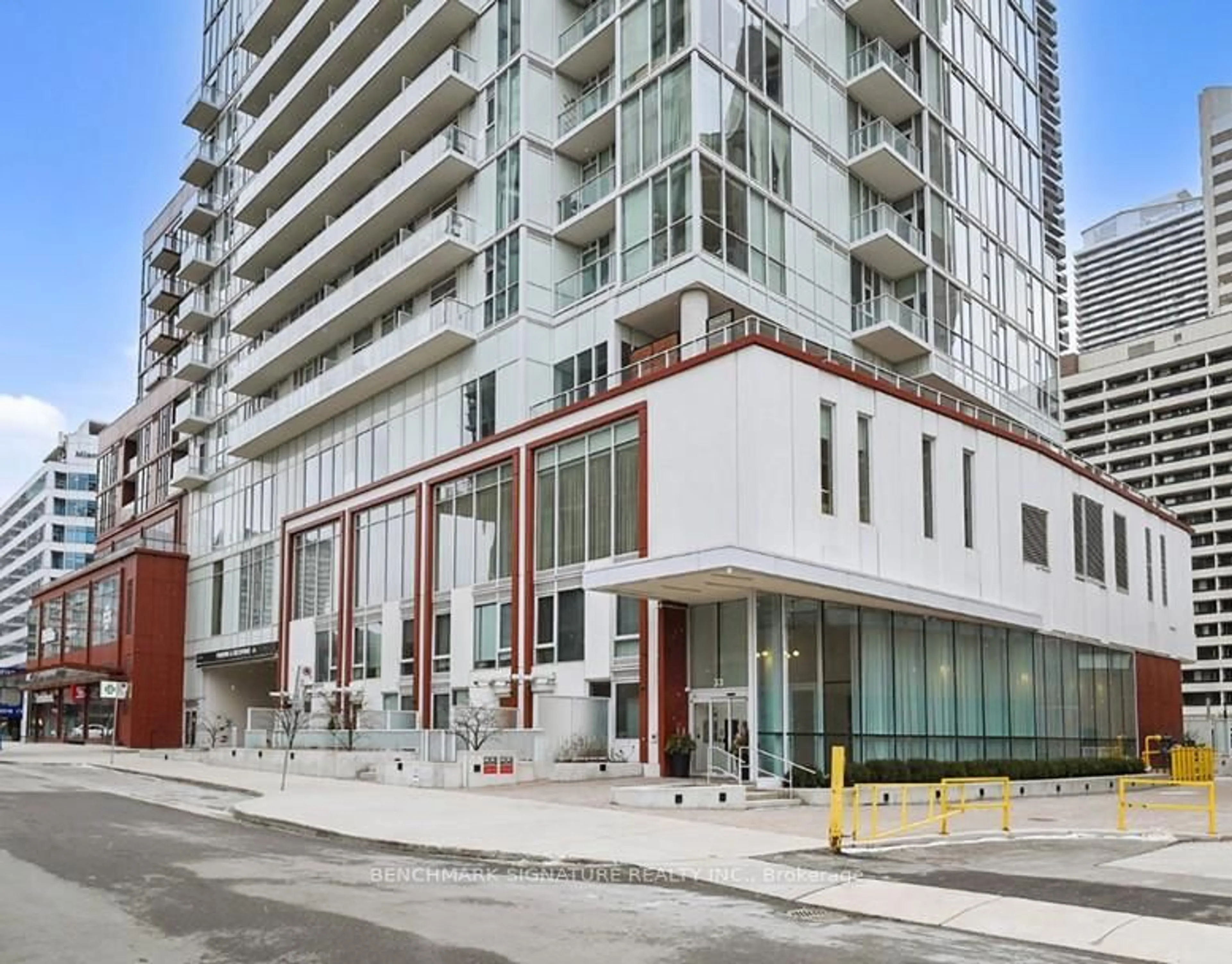Indoor foyer for 33 Helendale Ave #2902, Toronto Ontario M4R 0A4