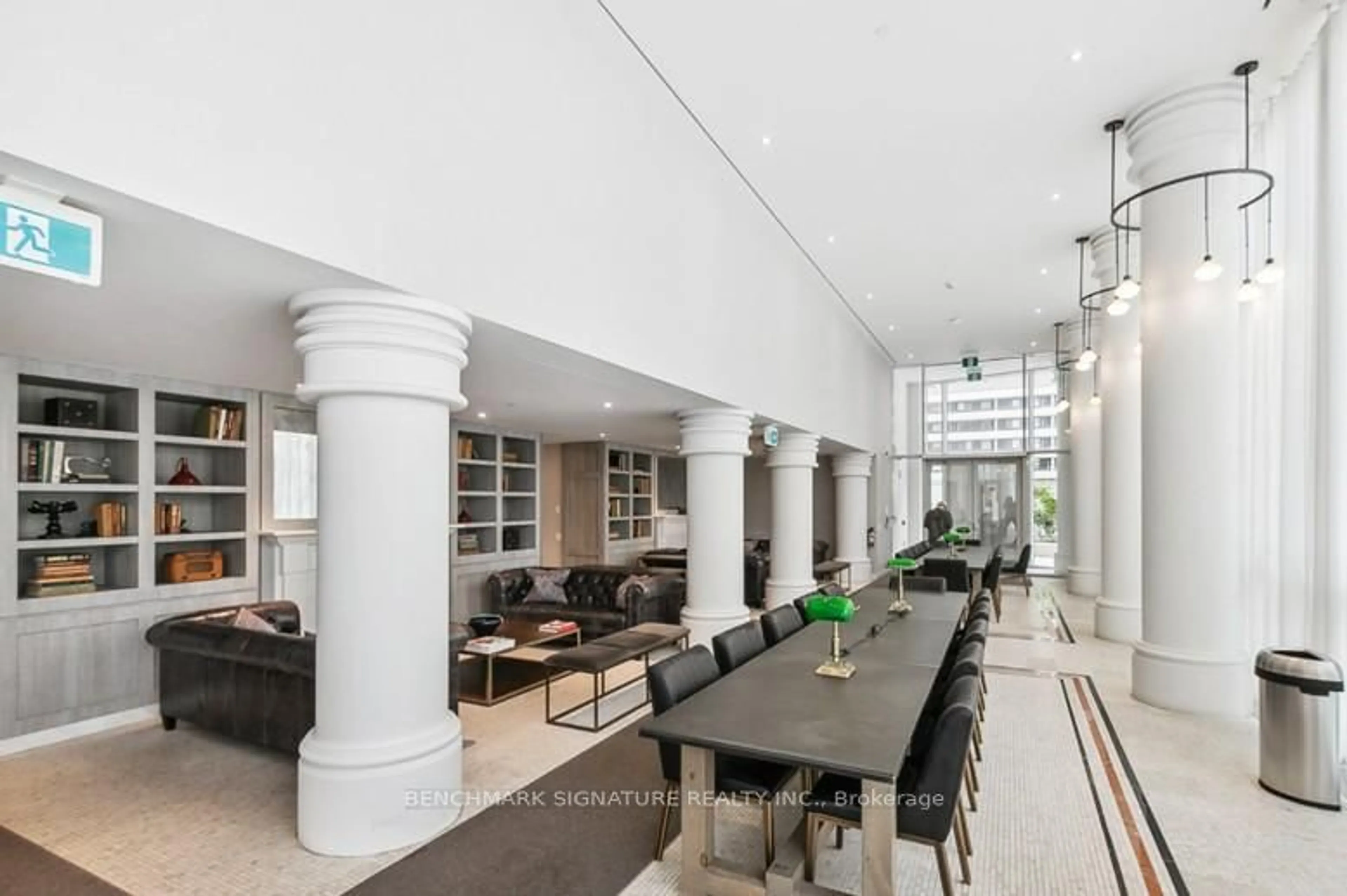 Unknown for 33 Helendale Ave #2902, Toronto Ontario M4R 0A4