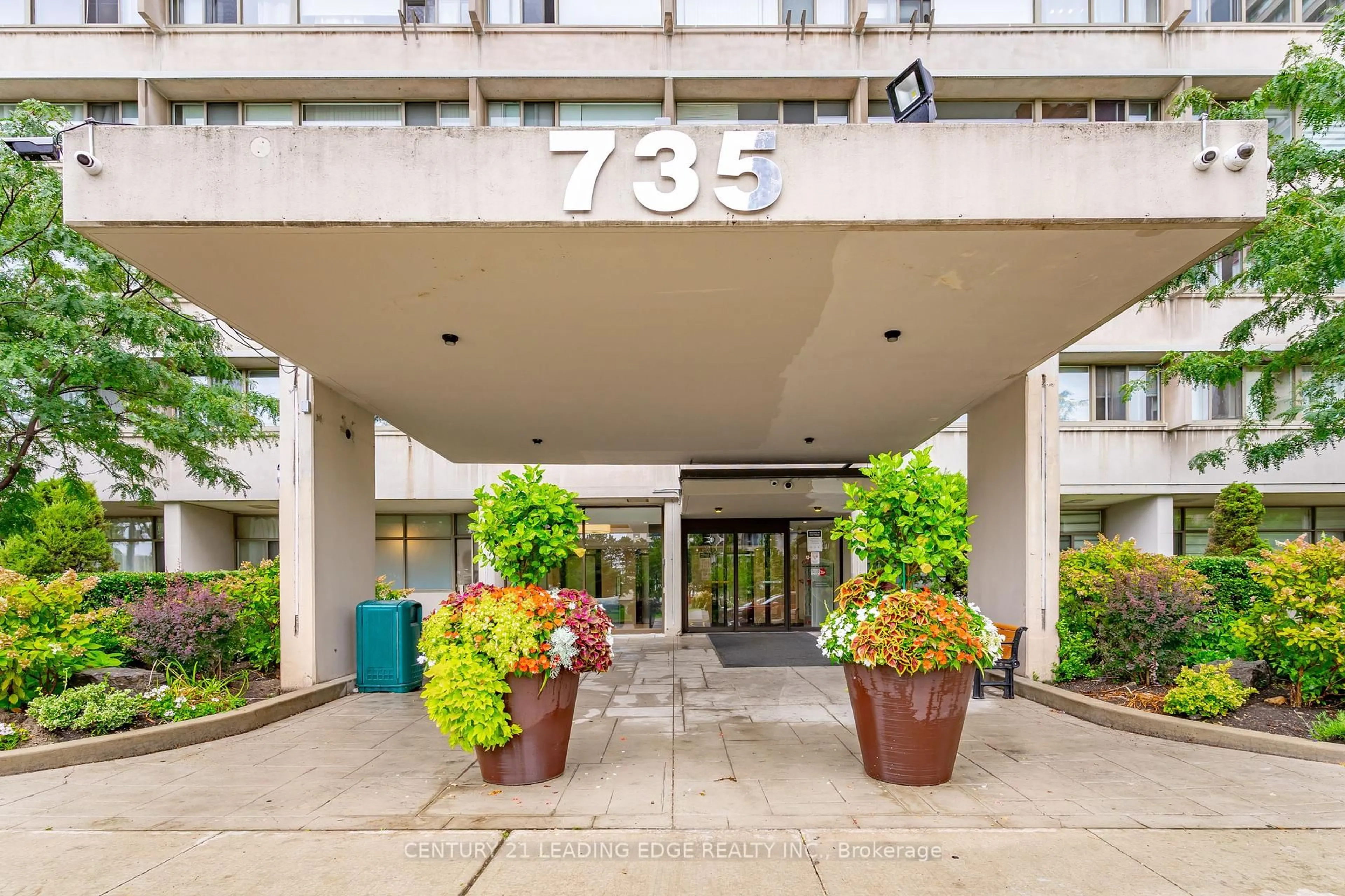 Indoor foyer for 735 Don Mills Rd #2407, Toronto Ontario M3C 1T1