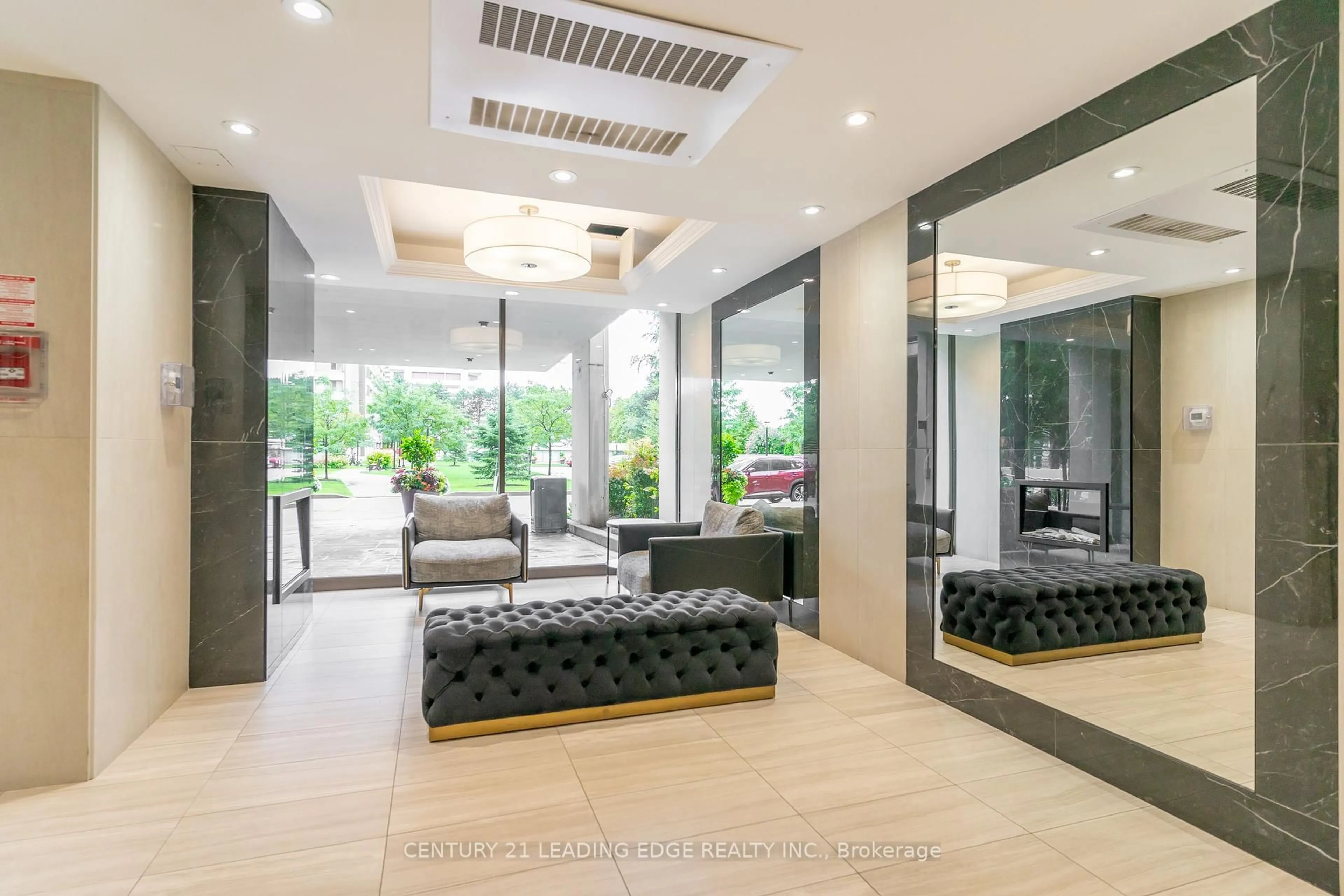 Indoor foyer for 735 Don Mills Rd #2407, Toronto Ontario M3C 1T1