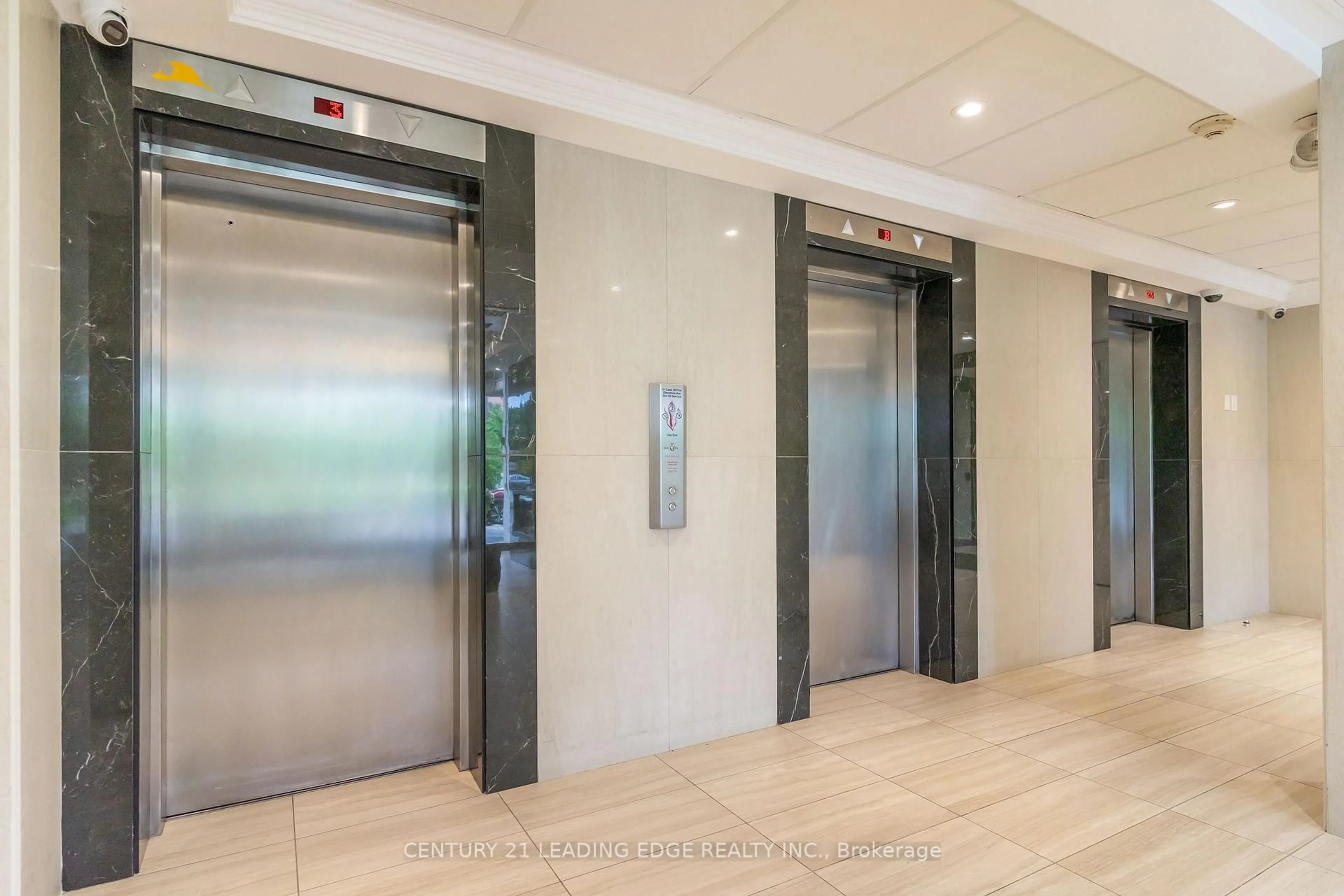 Indoor foyer for 735 Don Mills Rd #2407, Toronto Ontario M3C 1T1