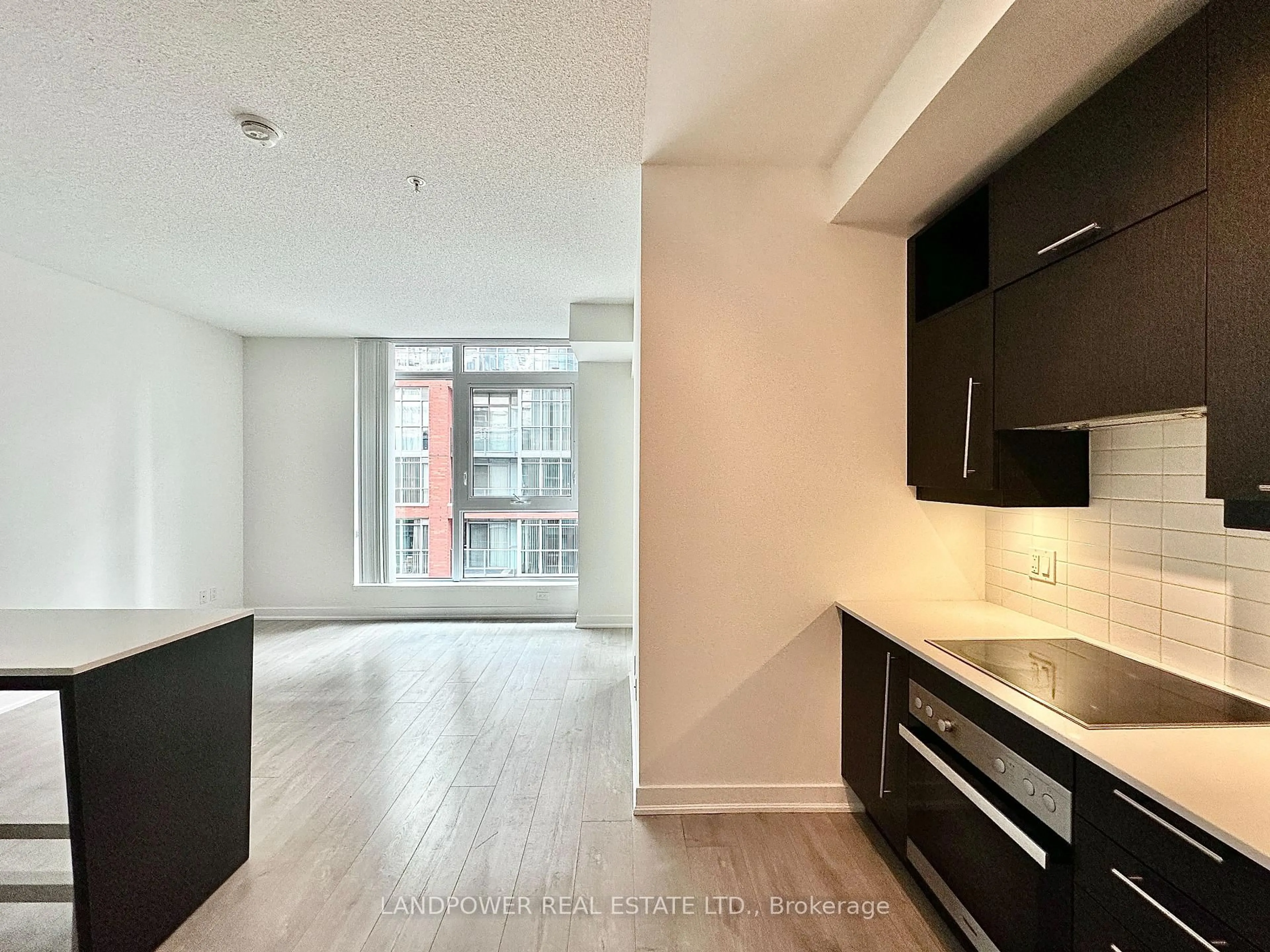 Standard kitchen, unknown for 30 Nelson St #519, Toronto Ontario M5V 0H5