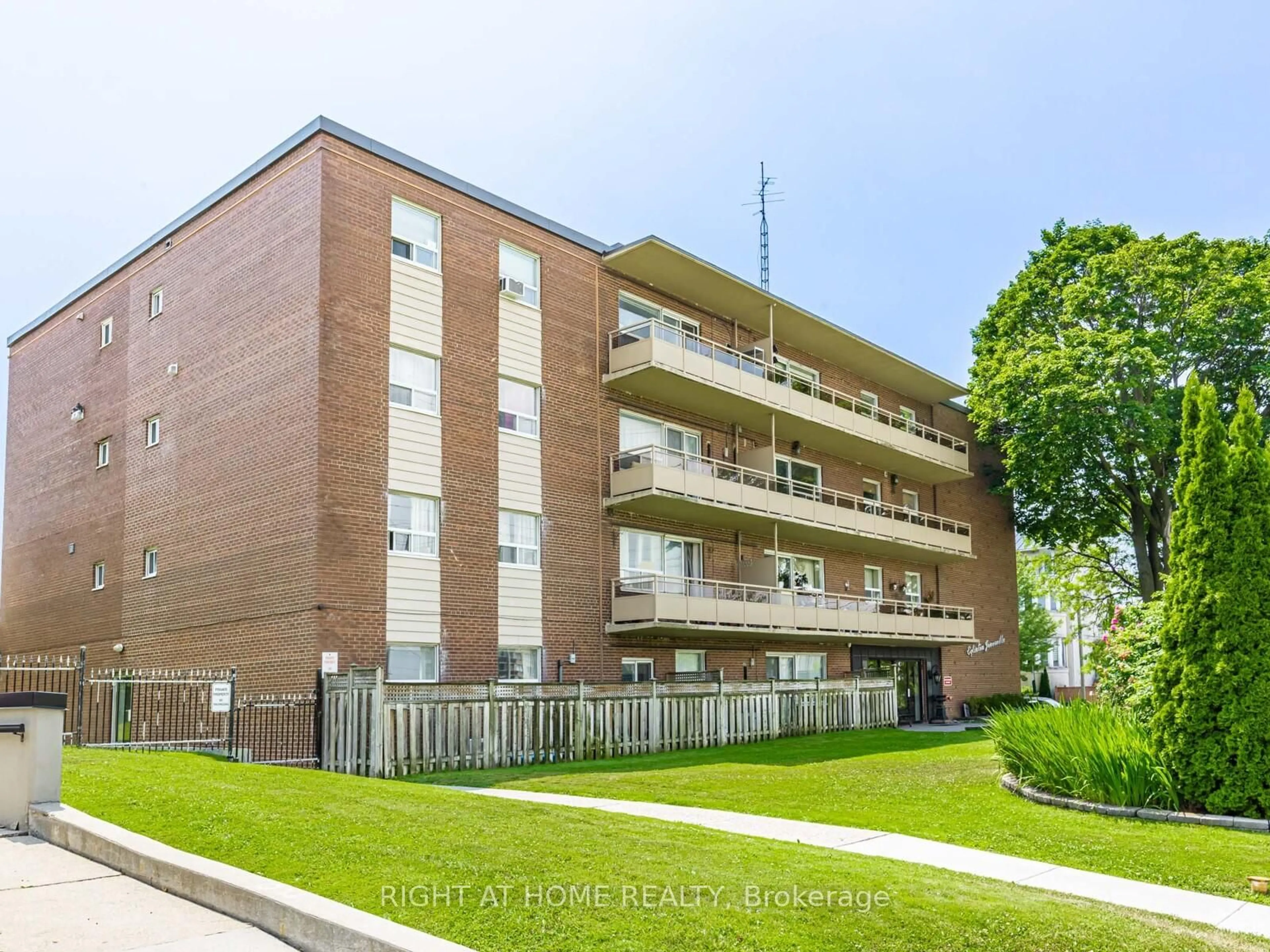 Unknown for 71 Jonesville Cres #104, Toronto Ontario M4A 1H1