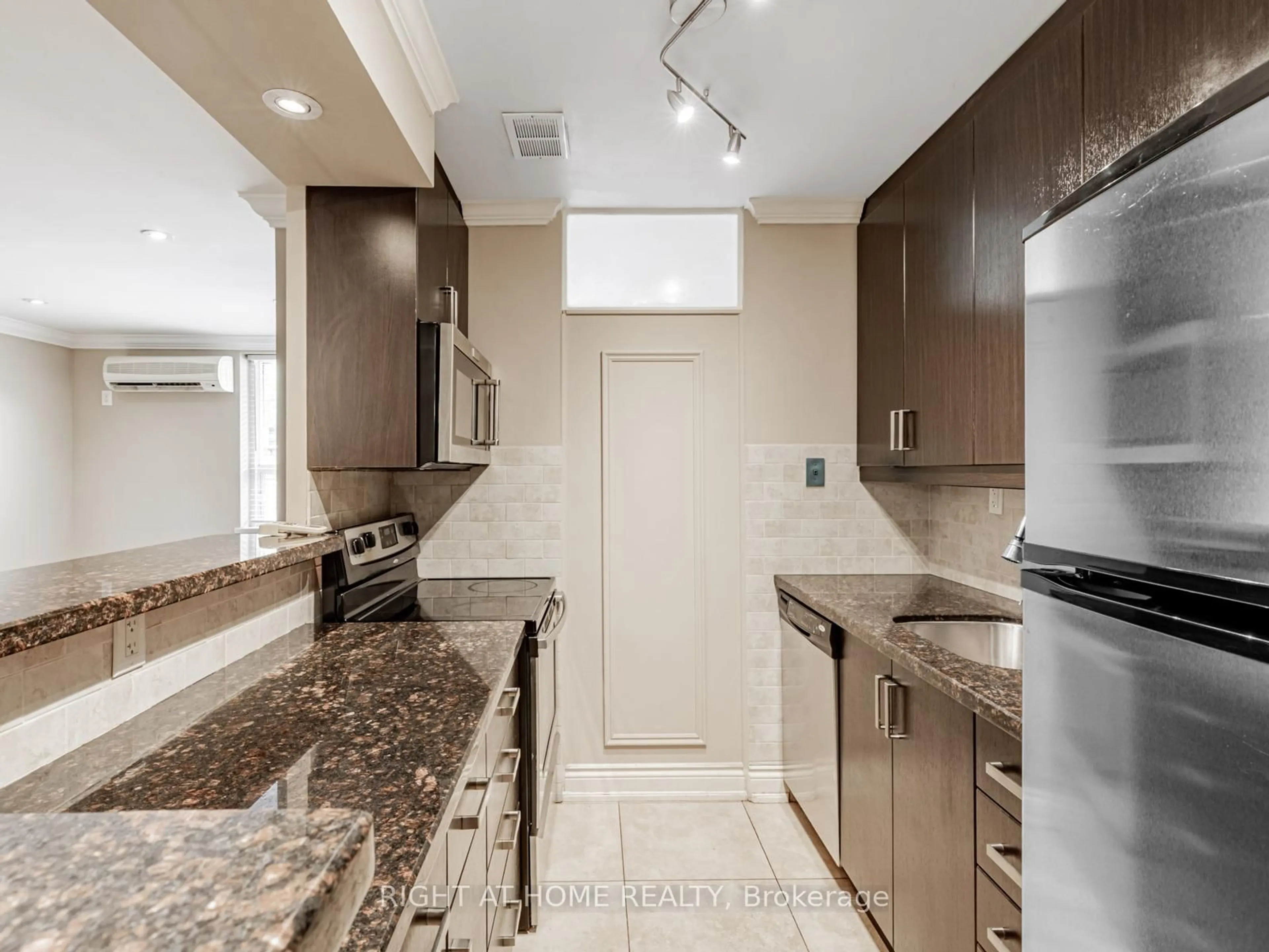 Unknown for 71 Jonesville Cres #104, Toronto Ontario M4A 1H1