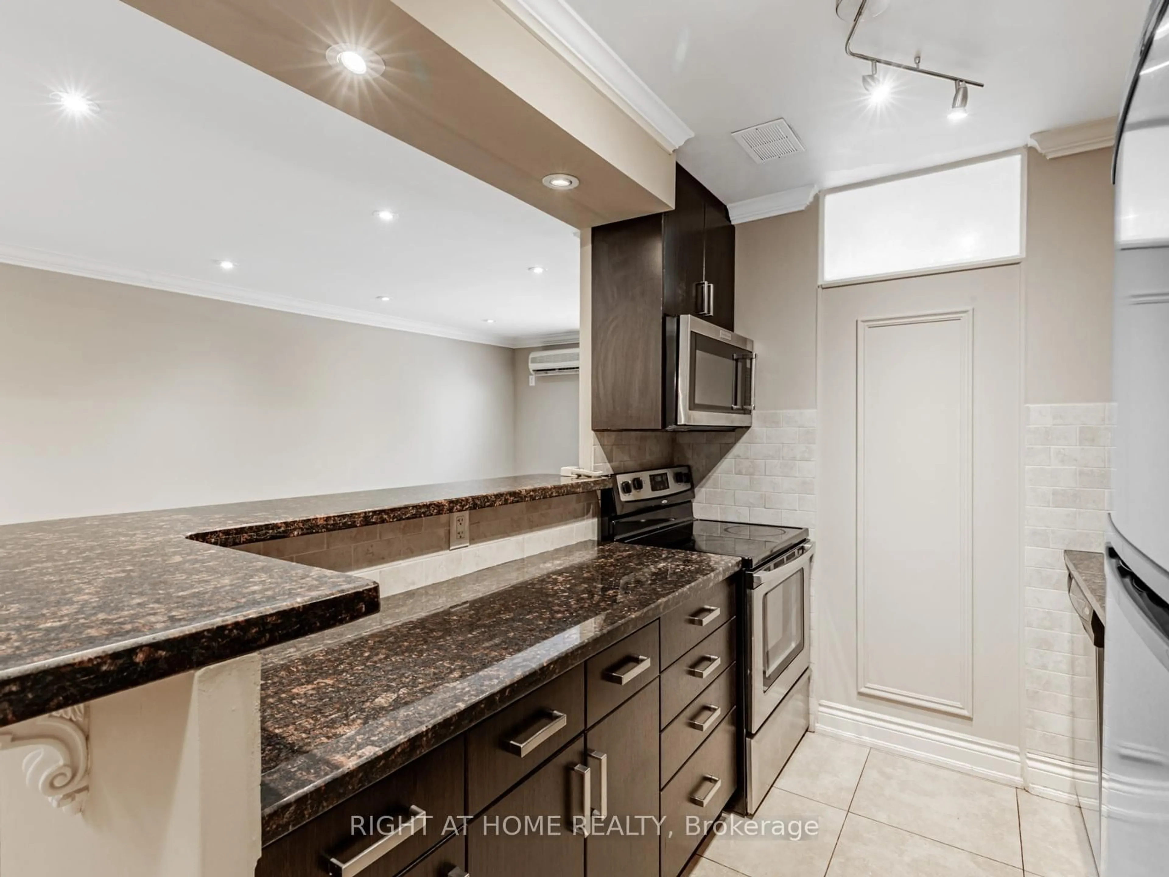 Unknown for 71 Jonesville Cres #104, Toronto Ontario M4A 1H1