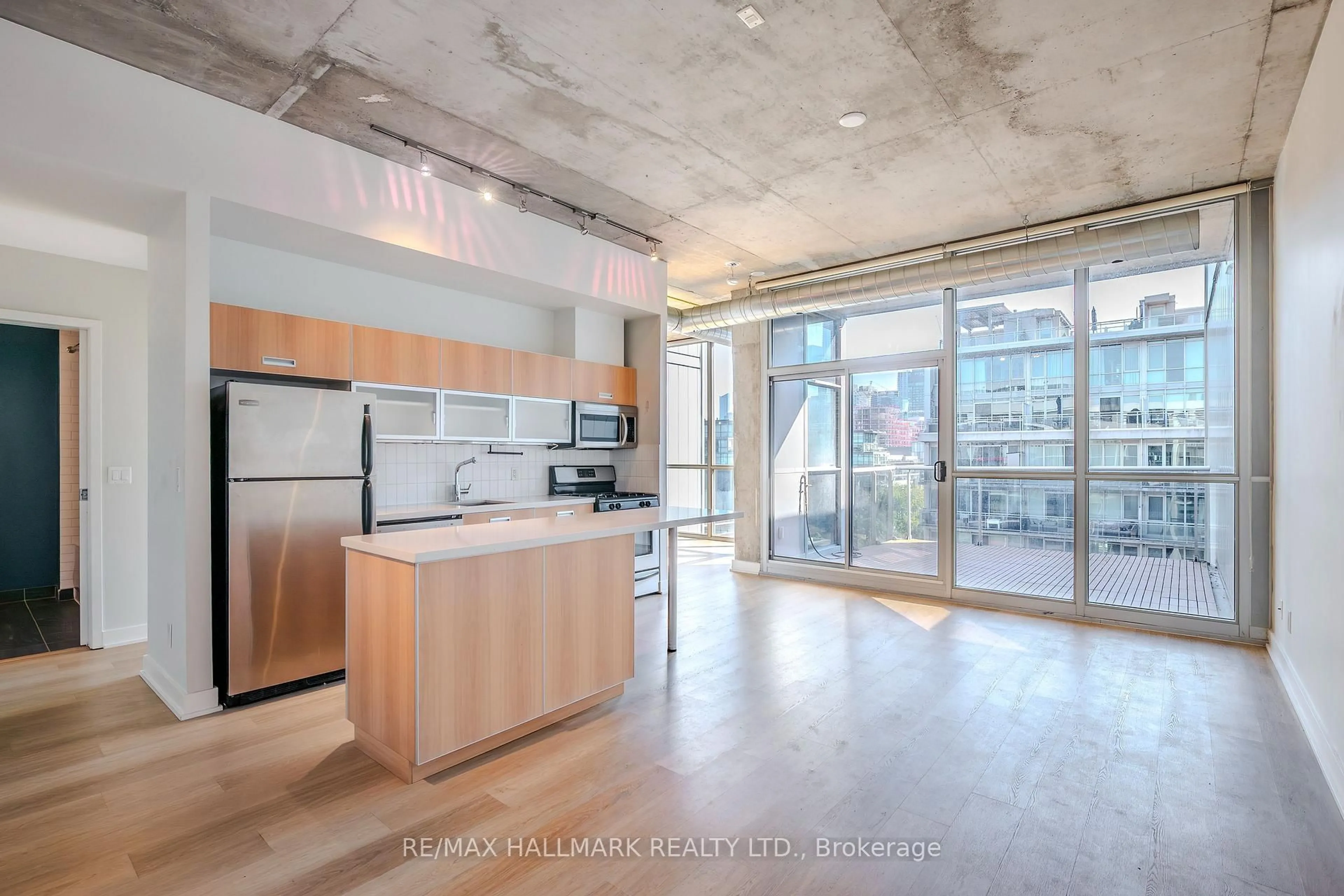 Open concept kitchen, cement floor for 60 Bathurst St #910, Toronto Ontario M5V 2P4