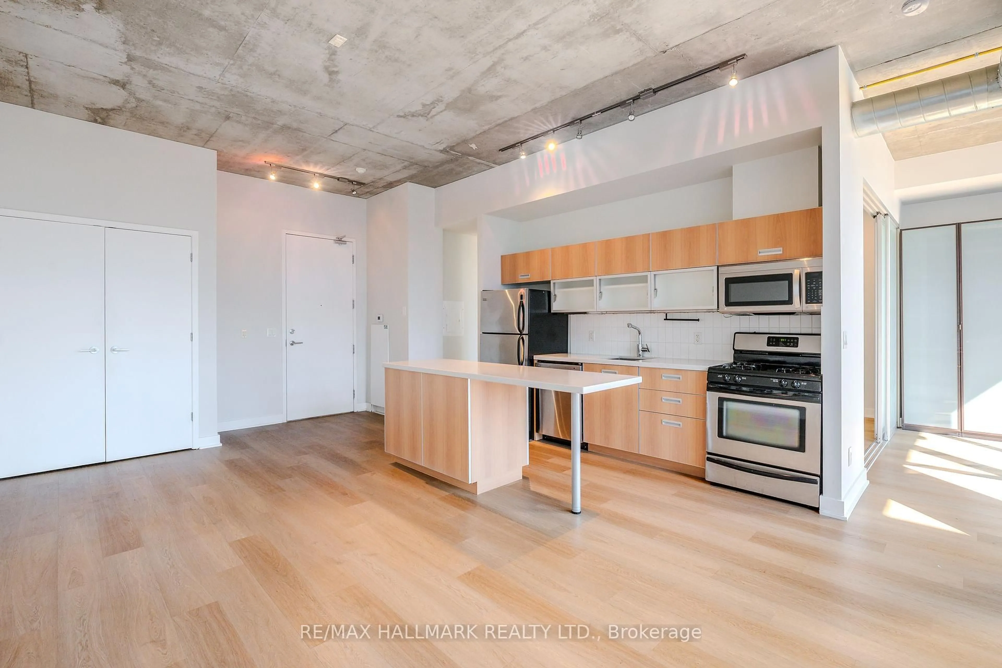 Open concept kitchen, unknown for 60 Bathurst St #910, Toronto Ontario M5V 2P4