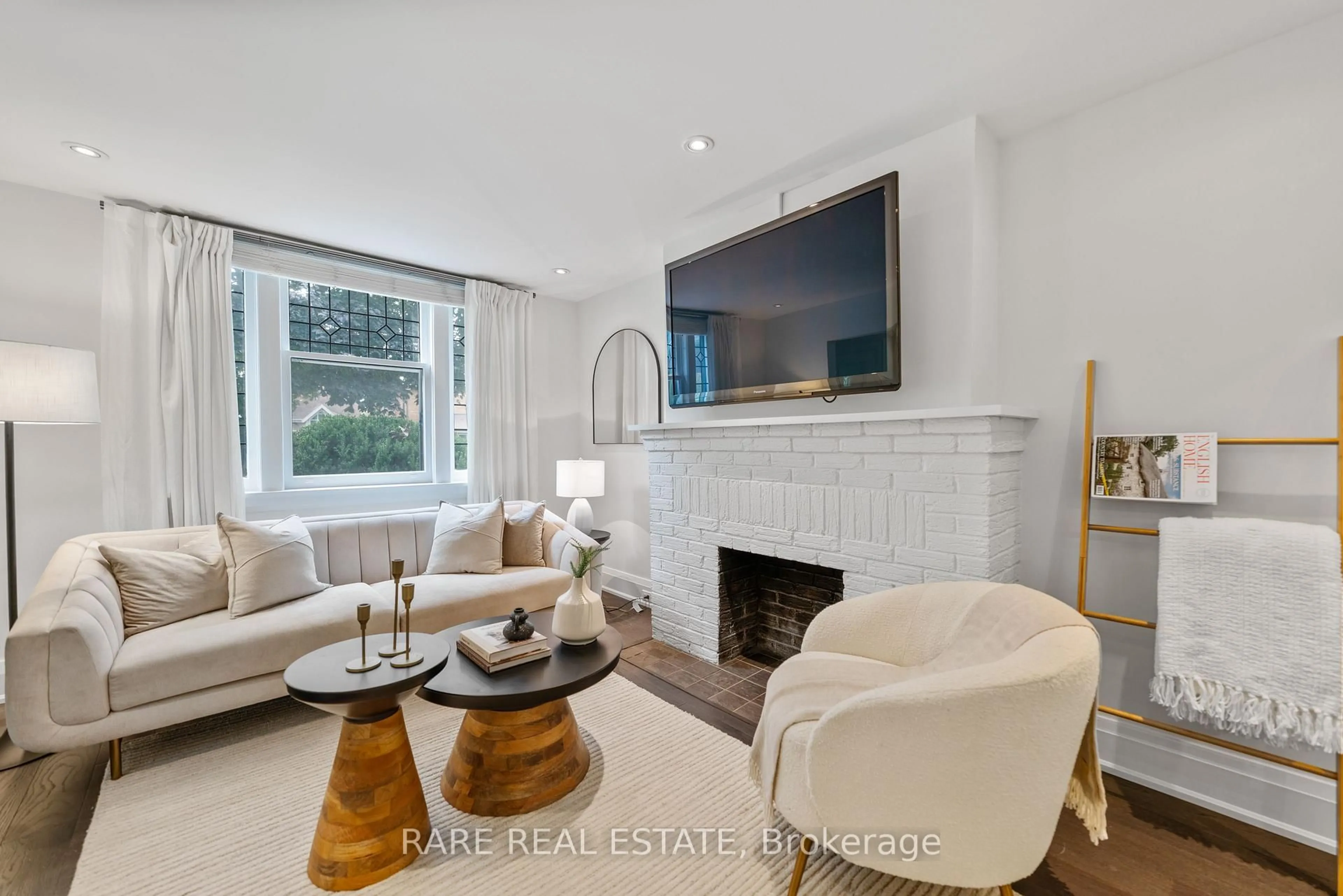 Living room with furniture, unknown for 234 Woburn Ave, Toronto Ontario M5M 1K9