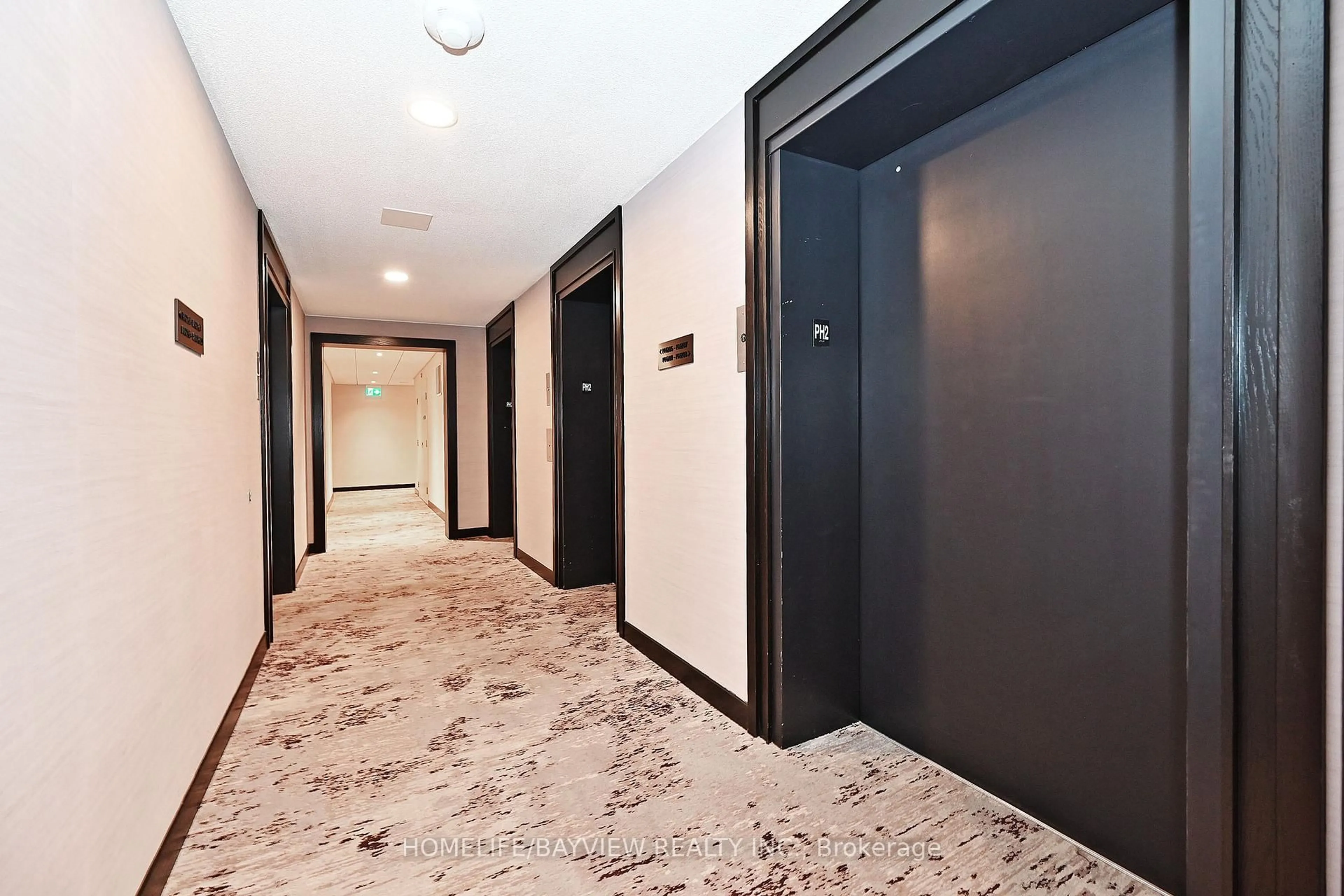 Indoor foyer for 23 Hollywood Ave #Ph 202, Toronto Ontario M2N 7L8