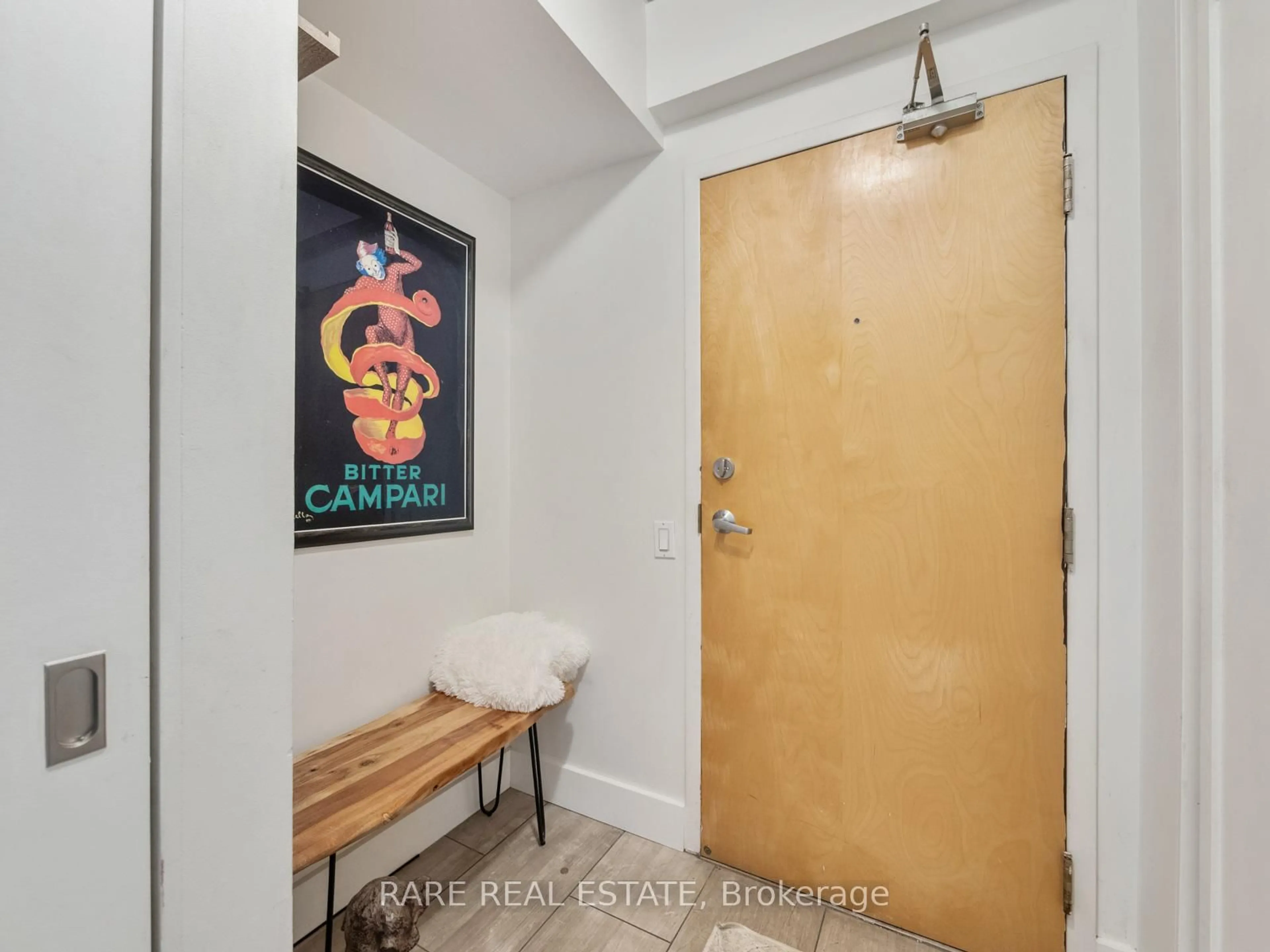 Indoor entryway for 77 Lombard St #202, Toronto Ontario M5C 3E1