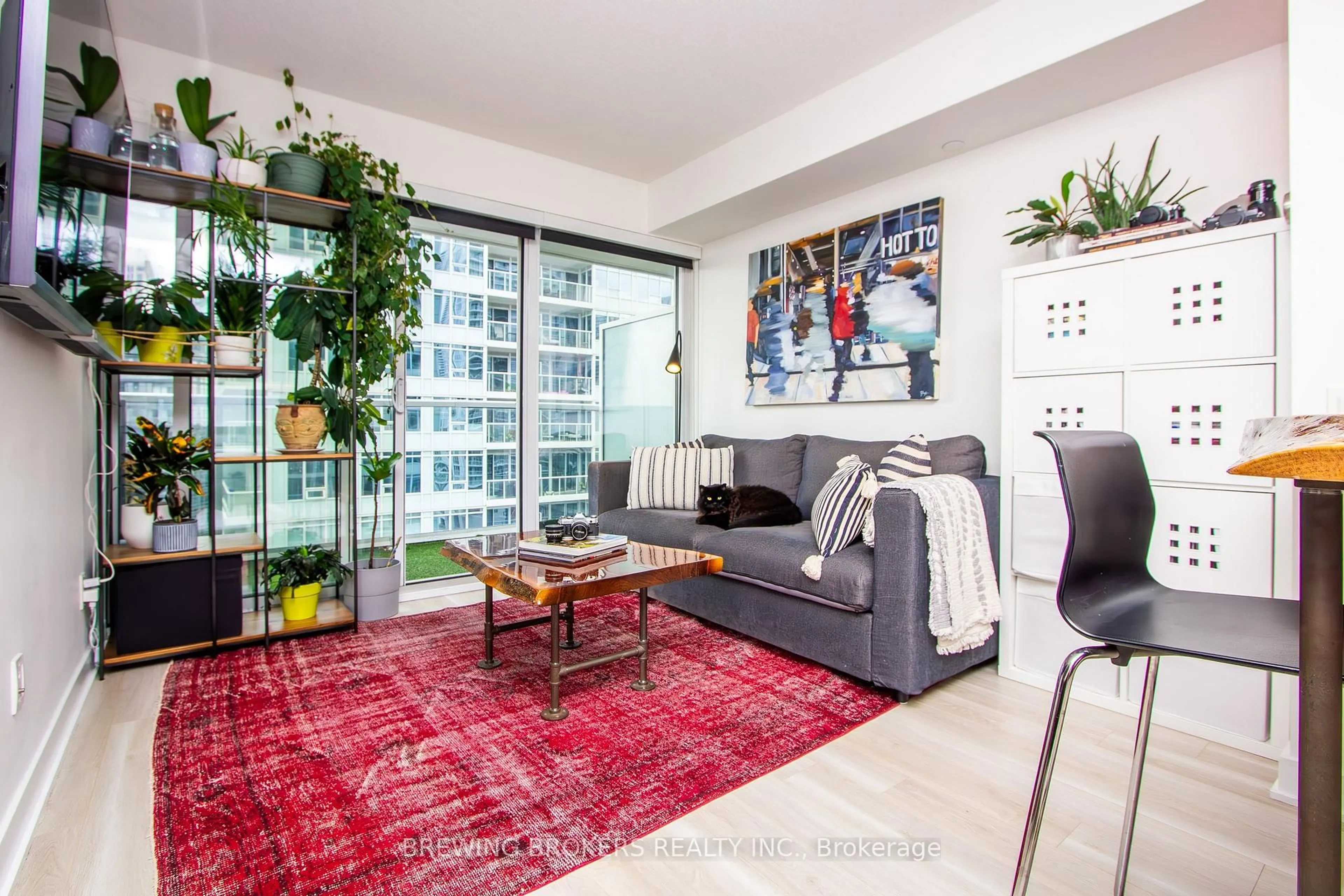 Living room with furniture, unknown for 17 Bathurst St #1503, Toronto Ontario M5V 0N1