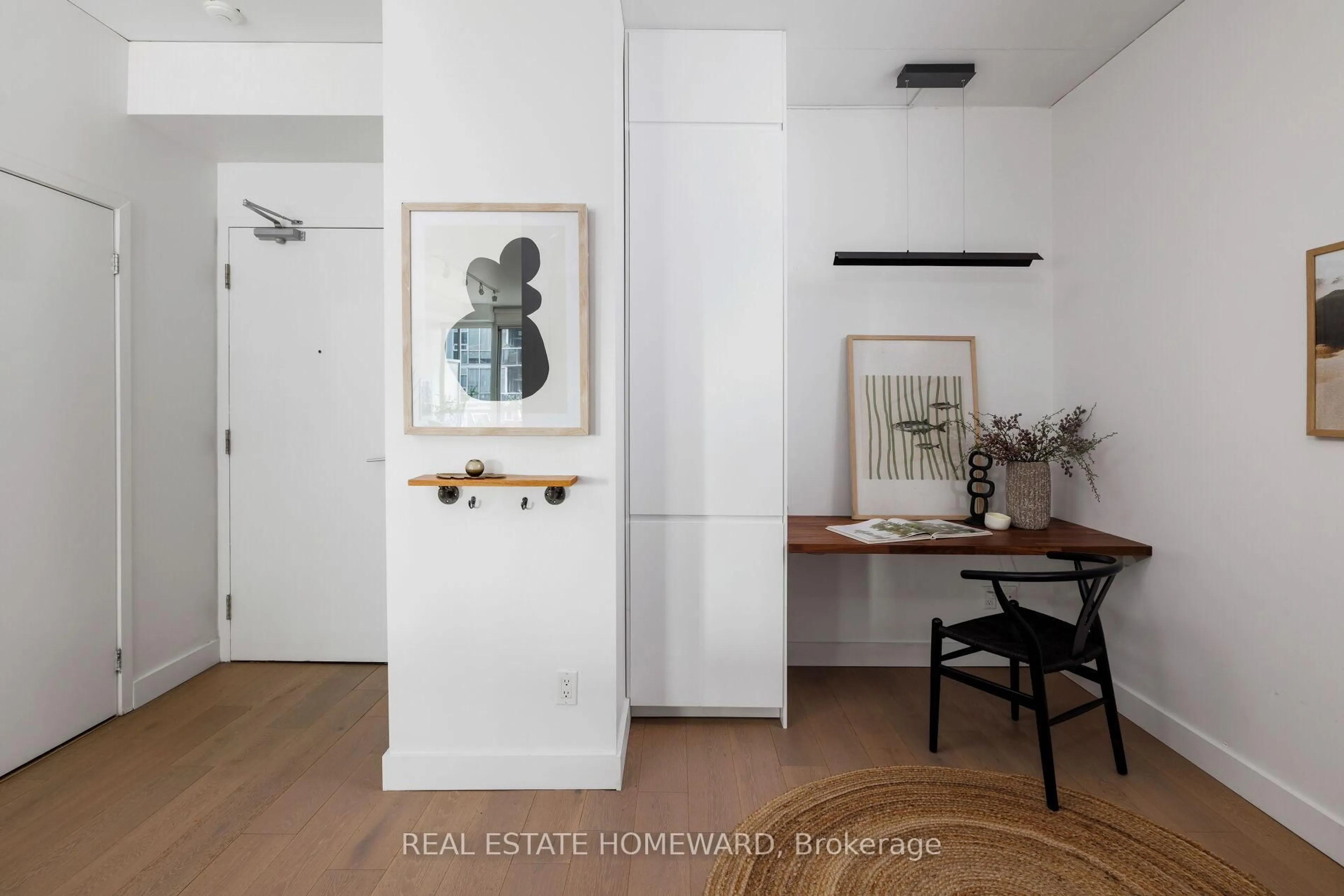 Indoor entryway for 38 Niagara St #807, Toronto Ontario M5V 3X1
