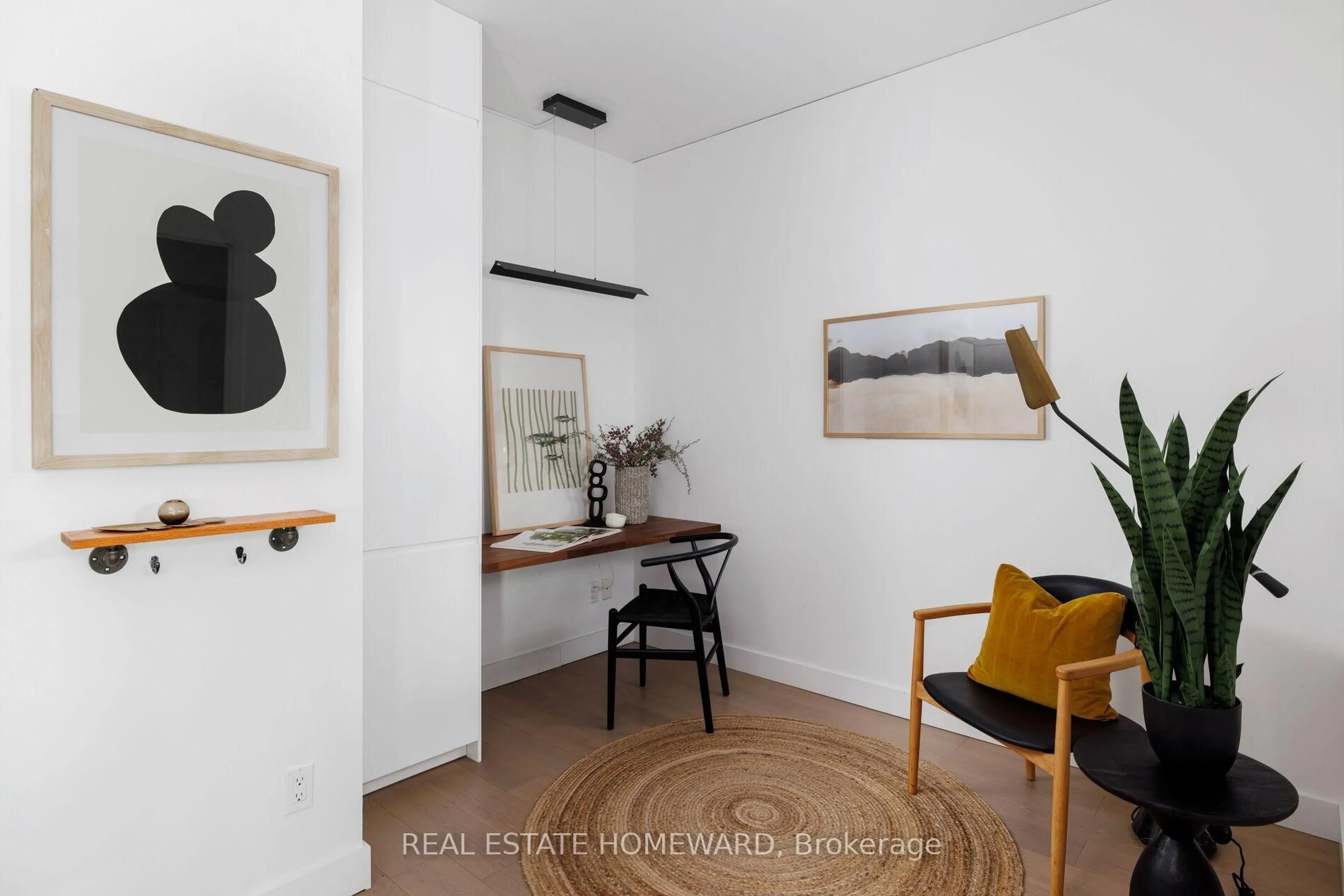 A pic of a room for 38 Niagara St #807, Toronto Ontario M5V 3X1