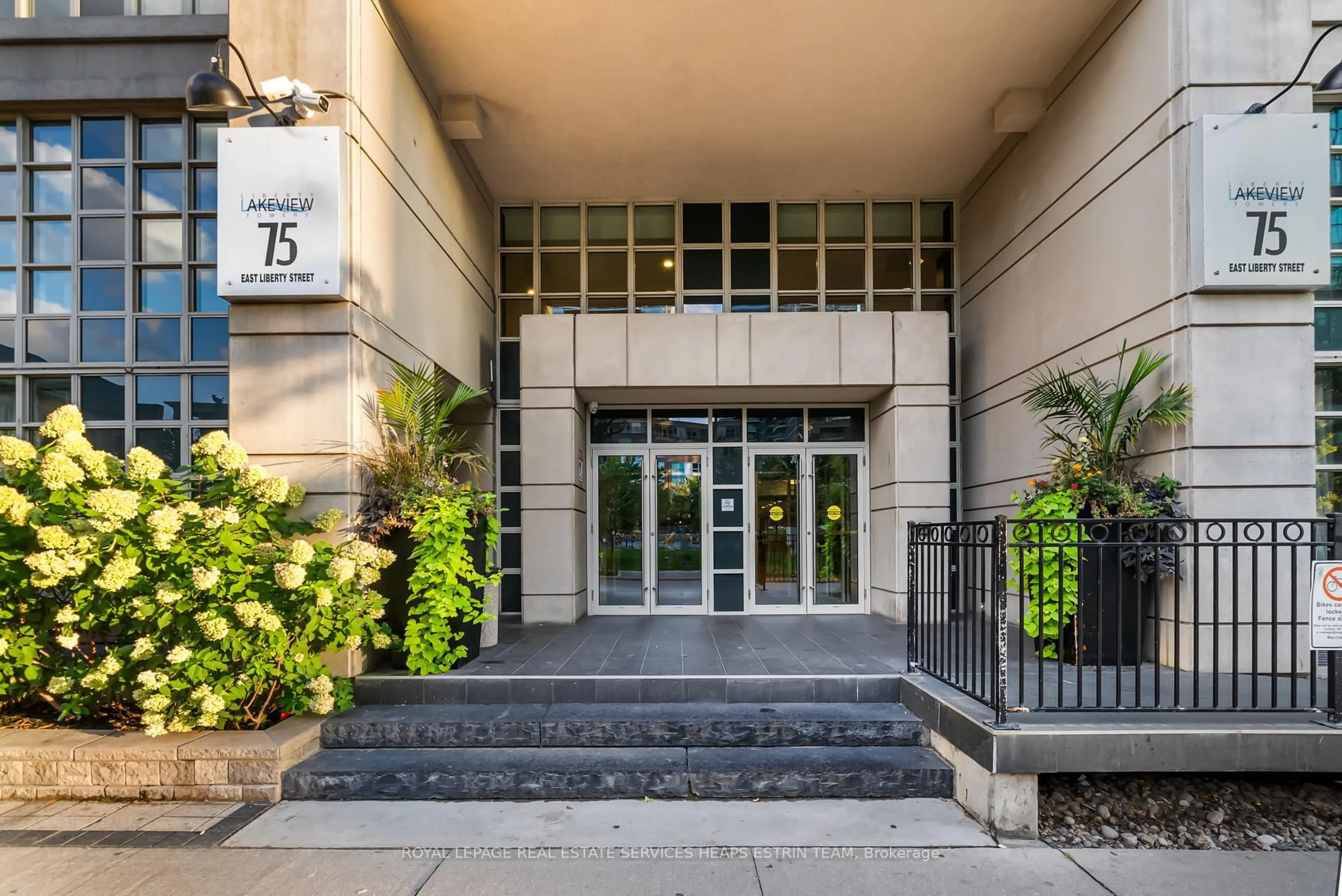 Indoor foyer for 85 East Liberty St #1303, Toronto Ontario M6K 3R4