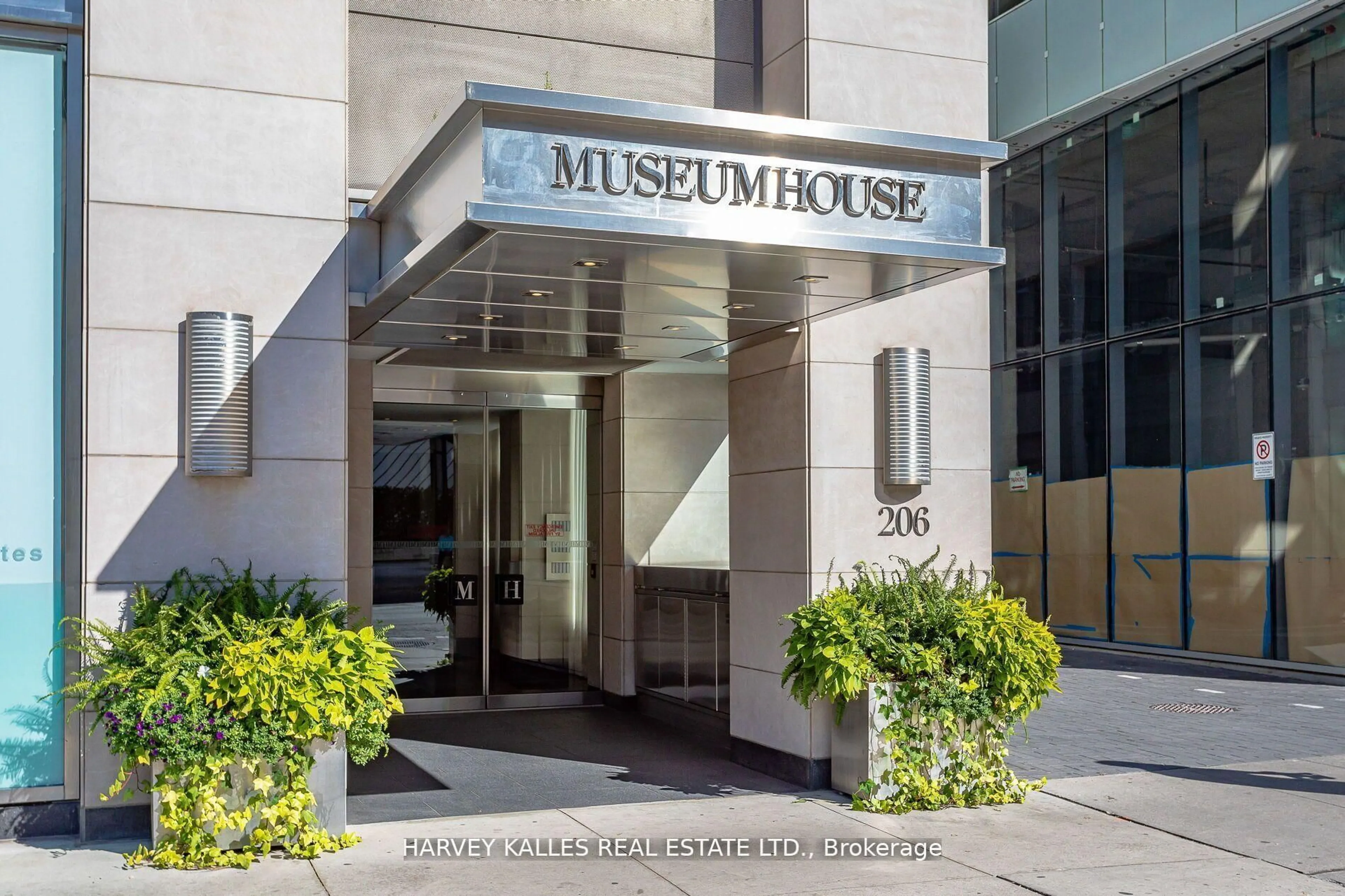 Indoor foyer for 206 Bloor St #1202, Toronto Ontario M5S 1T8
