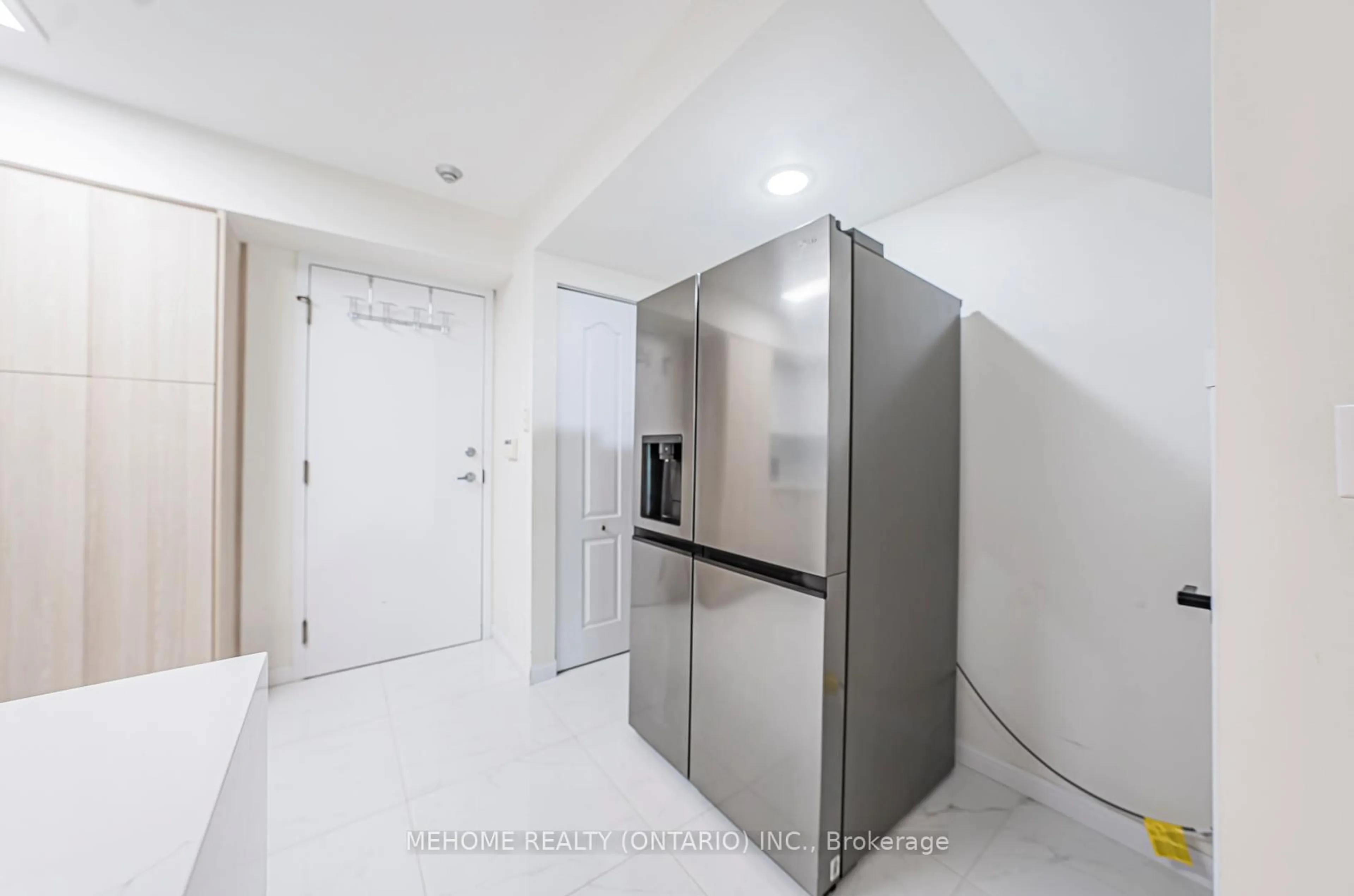 Unknown for 28 Sommerset Way #1227, Toronto Ontario M2N 6W7