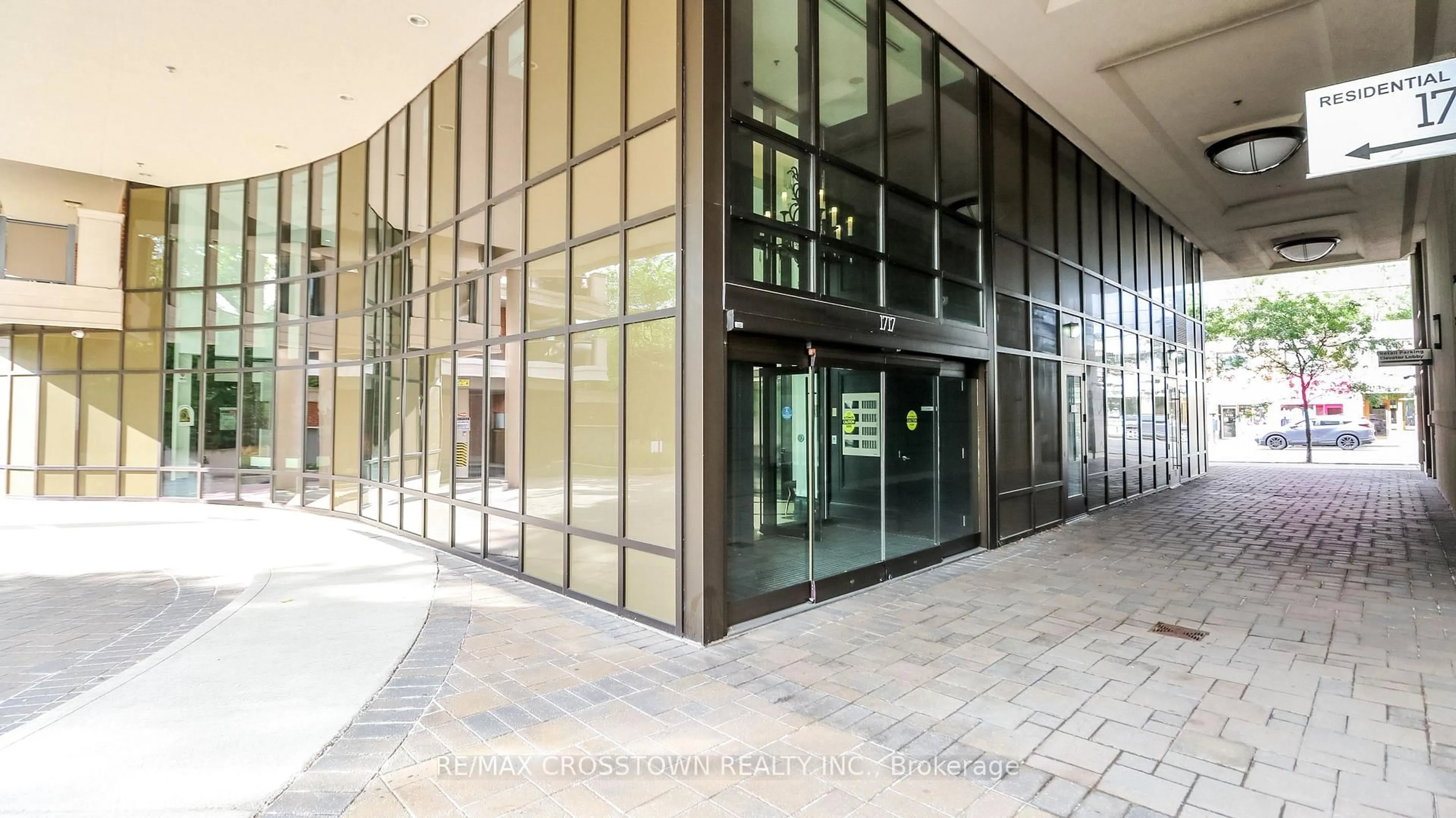 Indoor foyer for 1717 Avenue Rd #321, Toronto Ontario M5M 0A2